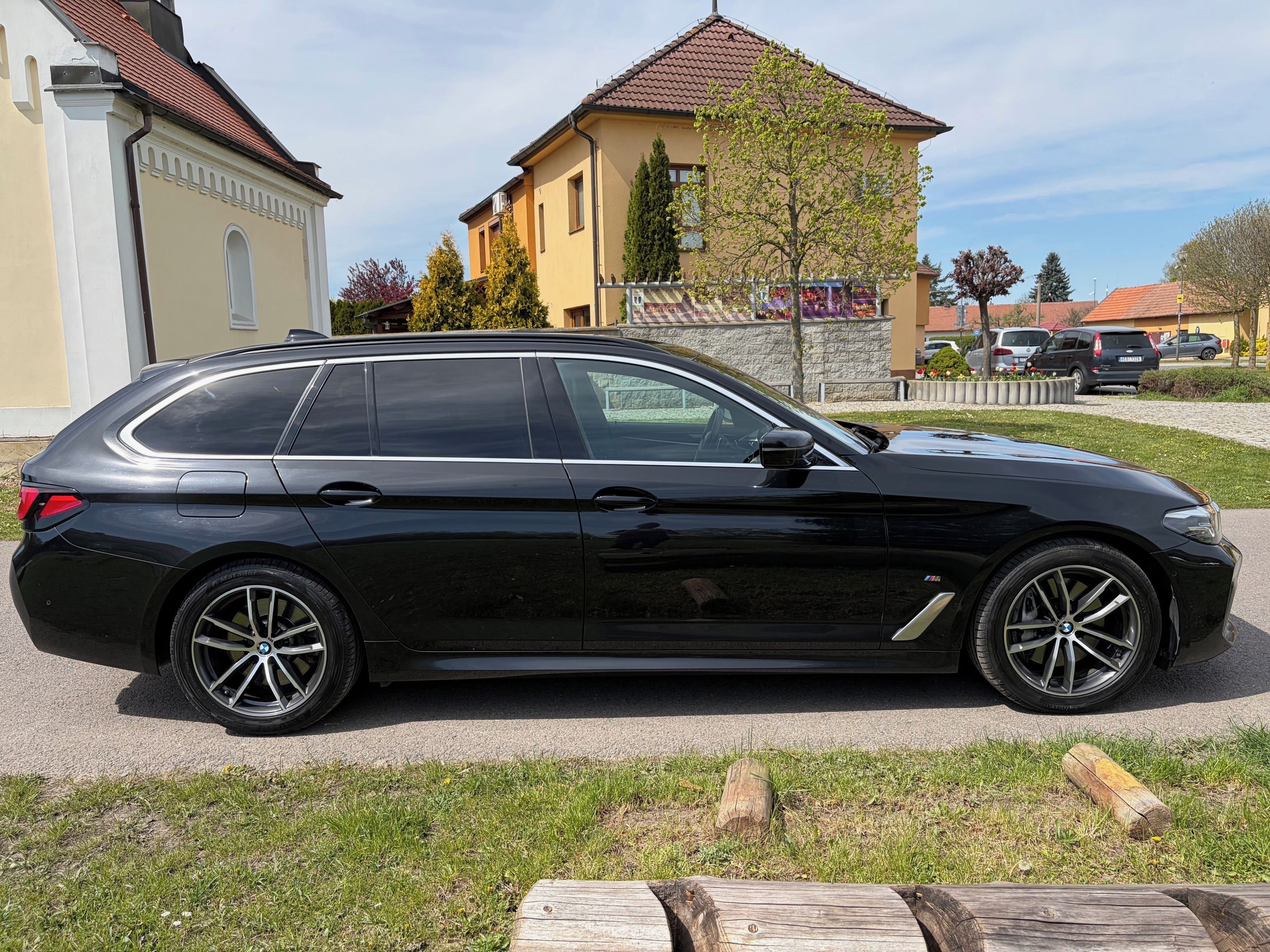 BMW Řada 5, 540i xDrive Msport,tažné,HUD - fotka 3