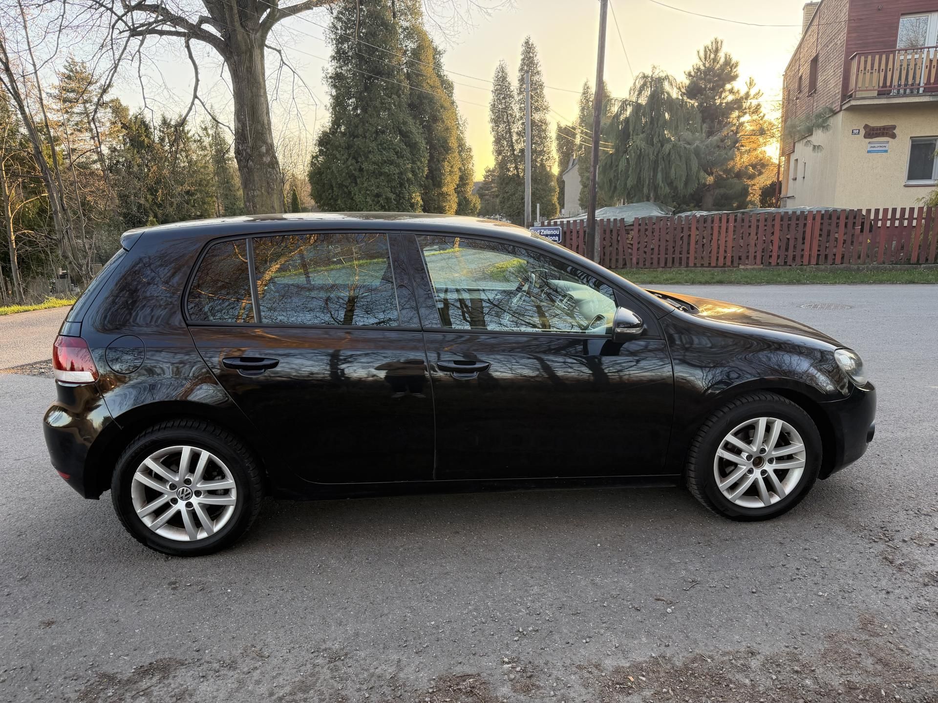 Volkswagen Golf, 1,6 TDi 77kw HIGHline - fotka 4