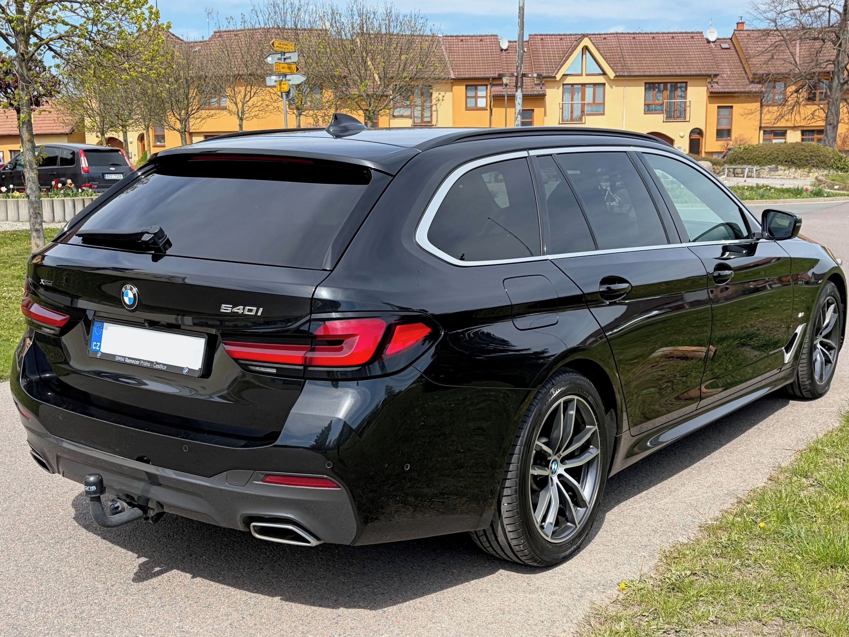 BMW Řada 5, 540i xDrive Msport,tažné,HUD - fotka 4