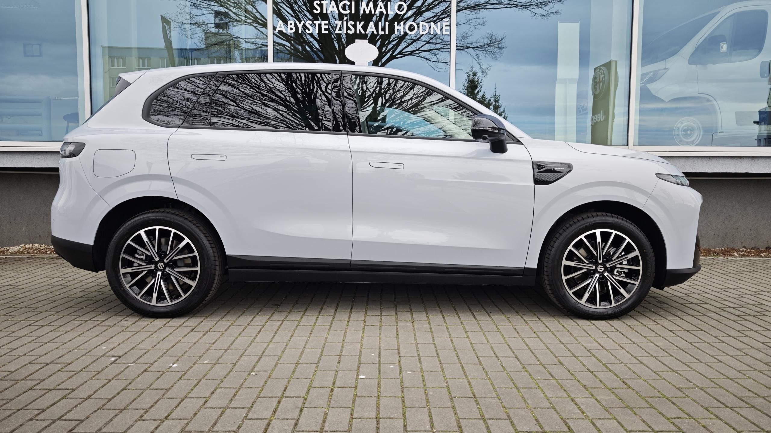 Leapmotor B10, Design 1,5T EV hybrid - fotka 5