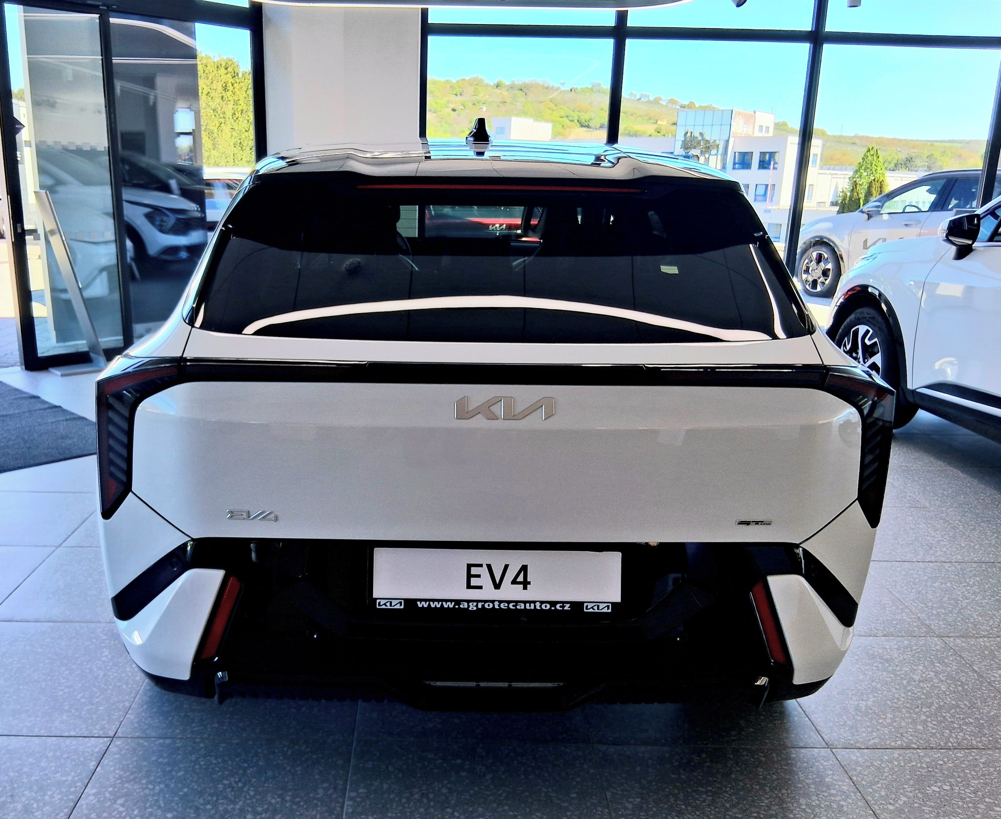 Kia EV4, 4x2 GT-LINE paket TECH, V2L - fotka 5