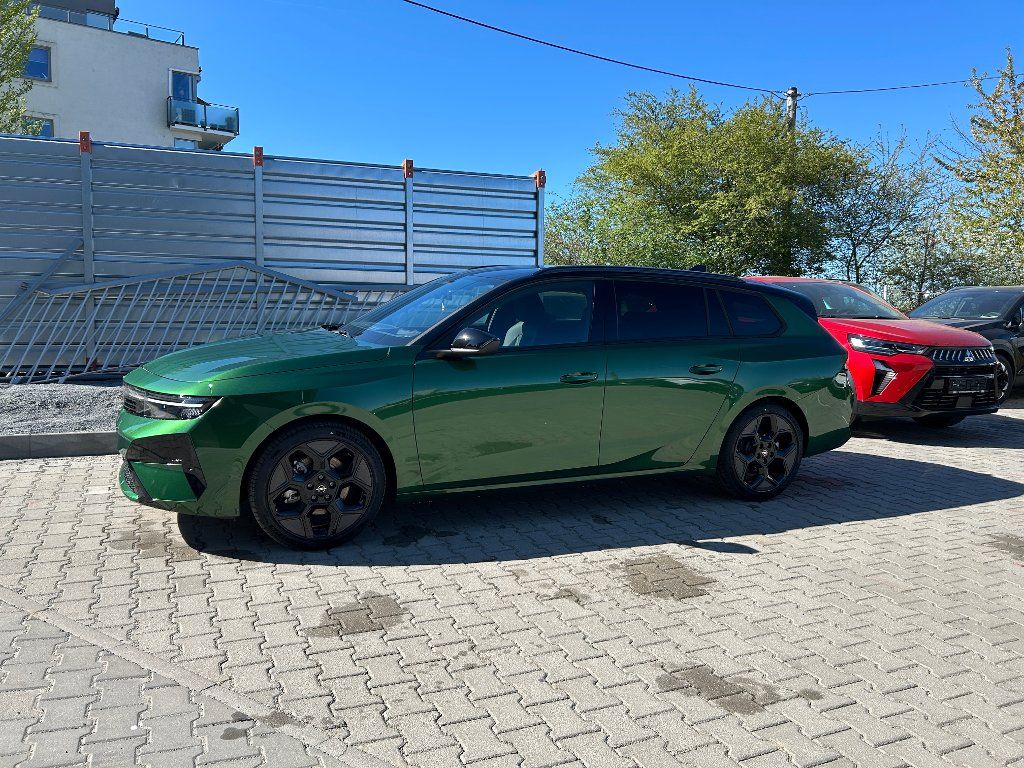 Opel Astra, ST Ultimate 1,2 Turbo 107kW AT - fotka 2
