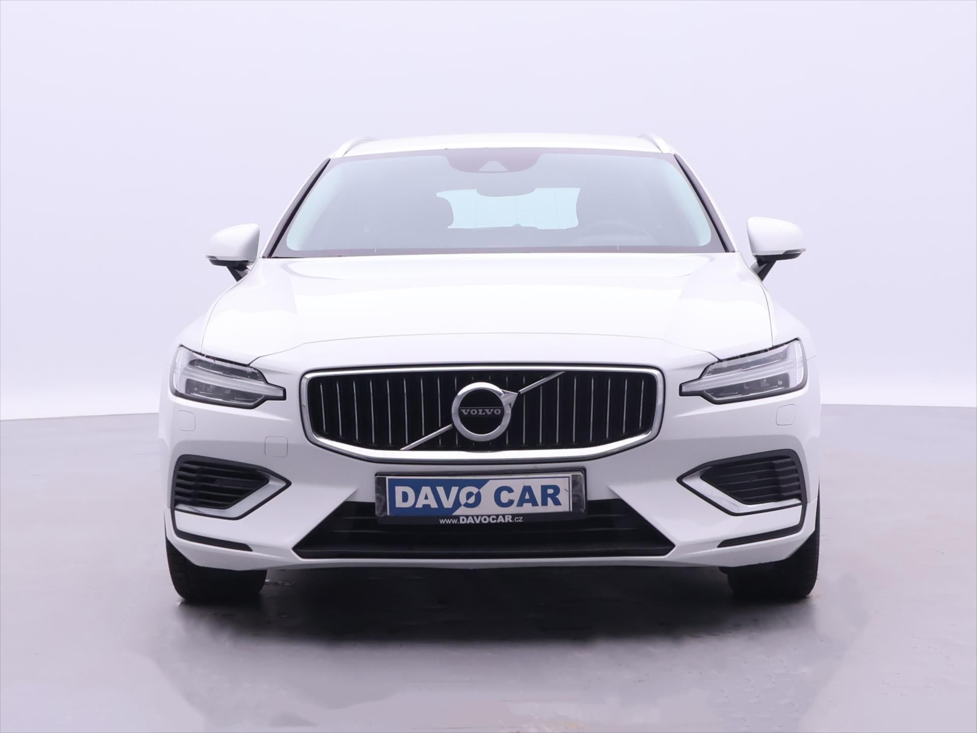 Volvo V60, 2,0 B5 AWD Momentum Pro AT DPH - fotka 2
