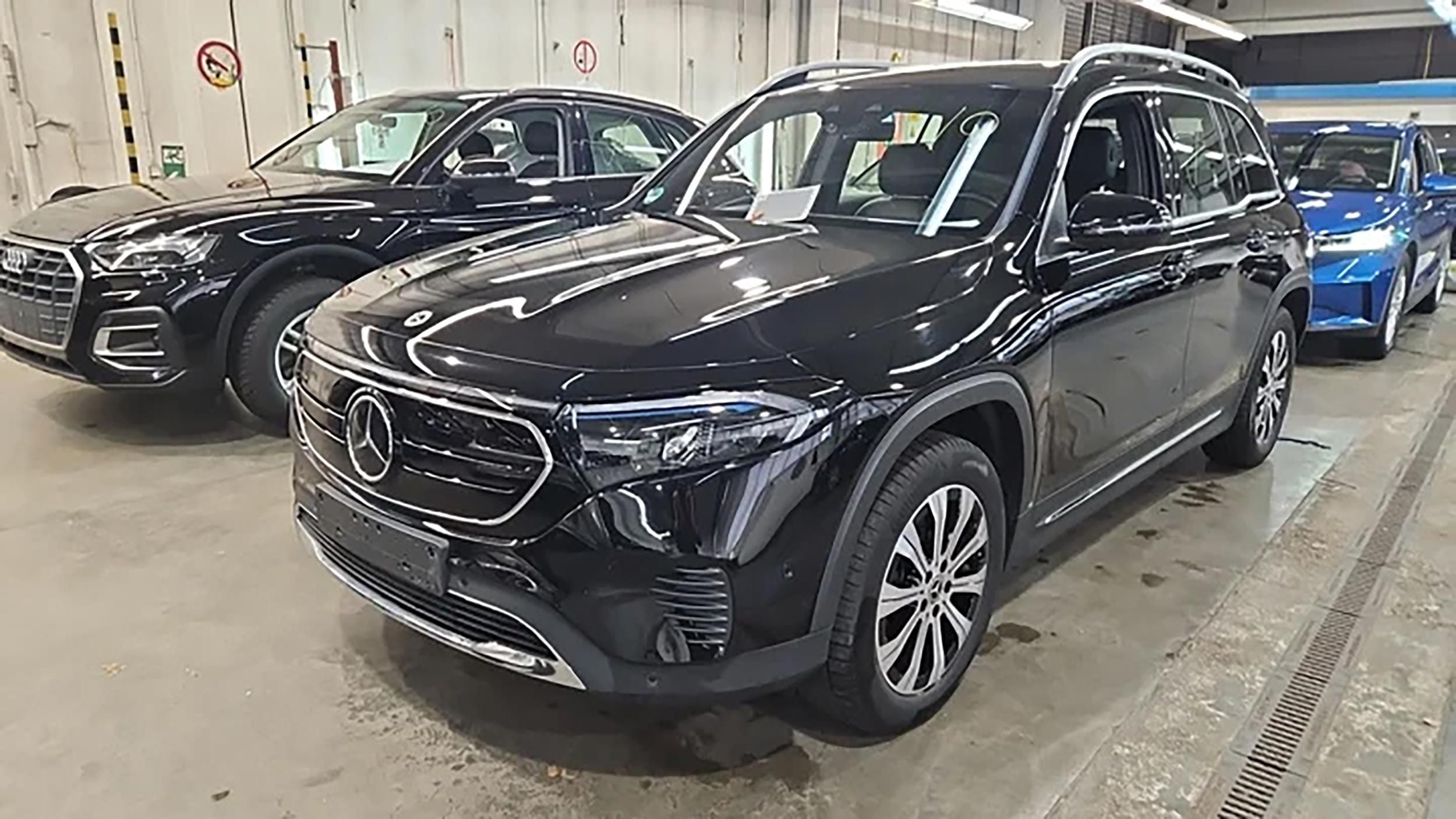 Mercedes-Benz EQB, EQB 250 67 kWh - fotka 2