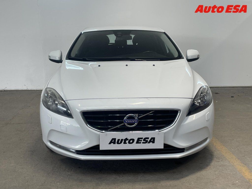 Volvo V40, 2.0 - fotka 2