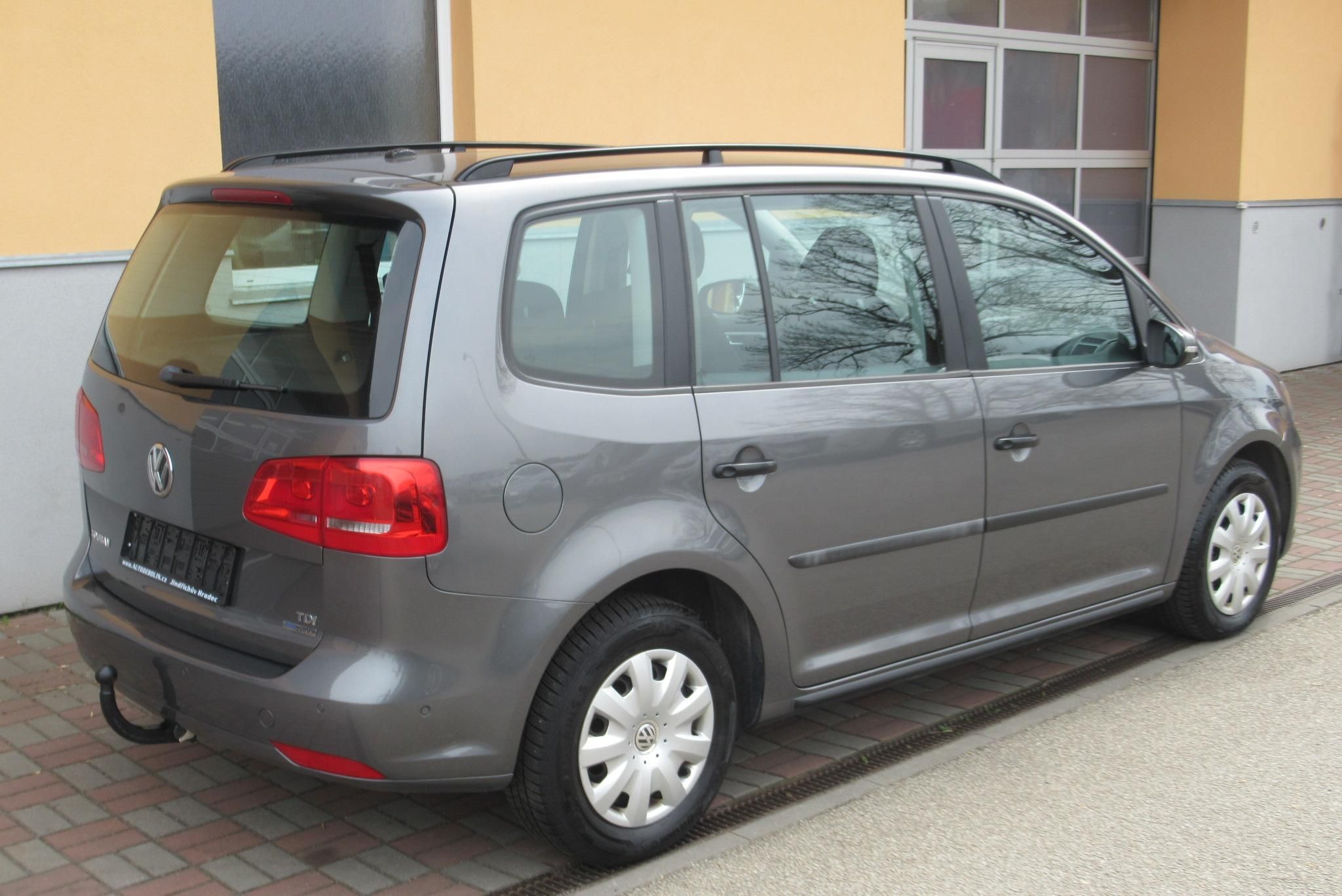 Volkswagen Touran, 1.6 TDI AUT. KLIMA TAŽNÉ - fotka 5