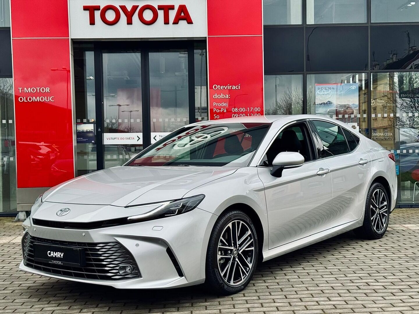 Toyota Camry, Prestige nový SKLADEM