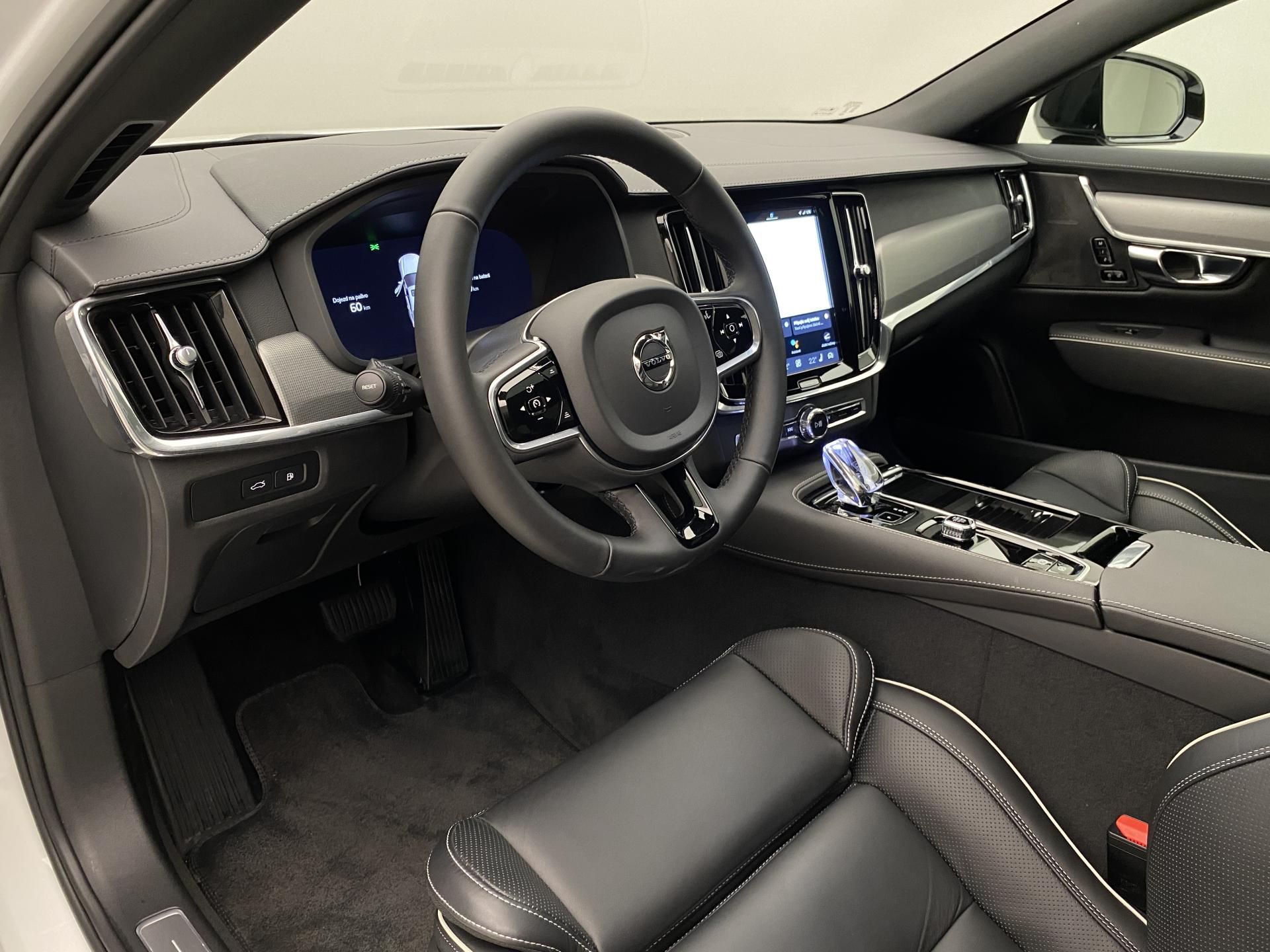 Volvo S90, T8 AWD RECHARGE DARK PLUS AUT - fotka 3