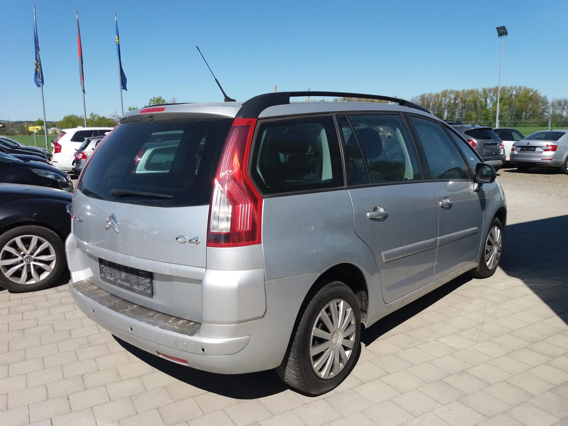 Citroën Grand C4 Picasso, 1.6 16V,7.MÍST,SERV.KNÍŽKA!! - fotka 4