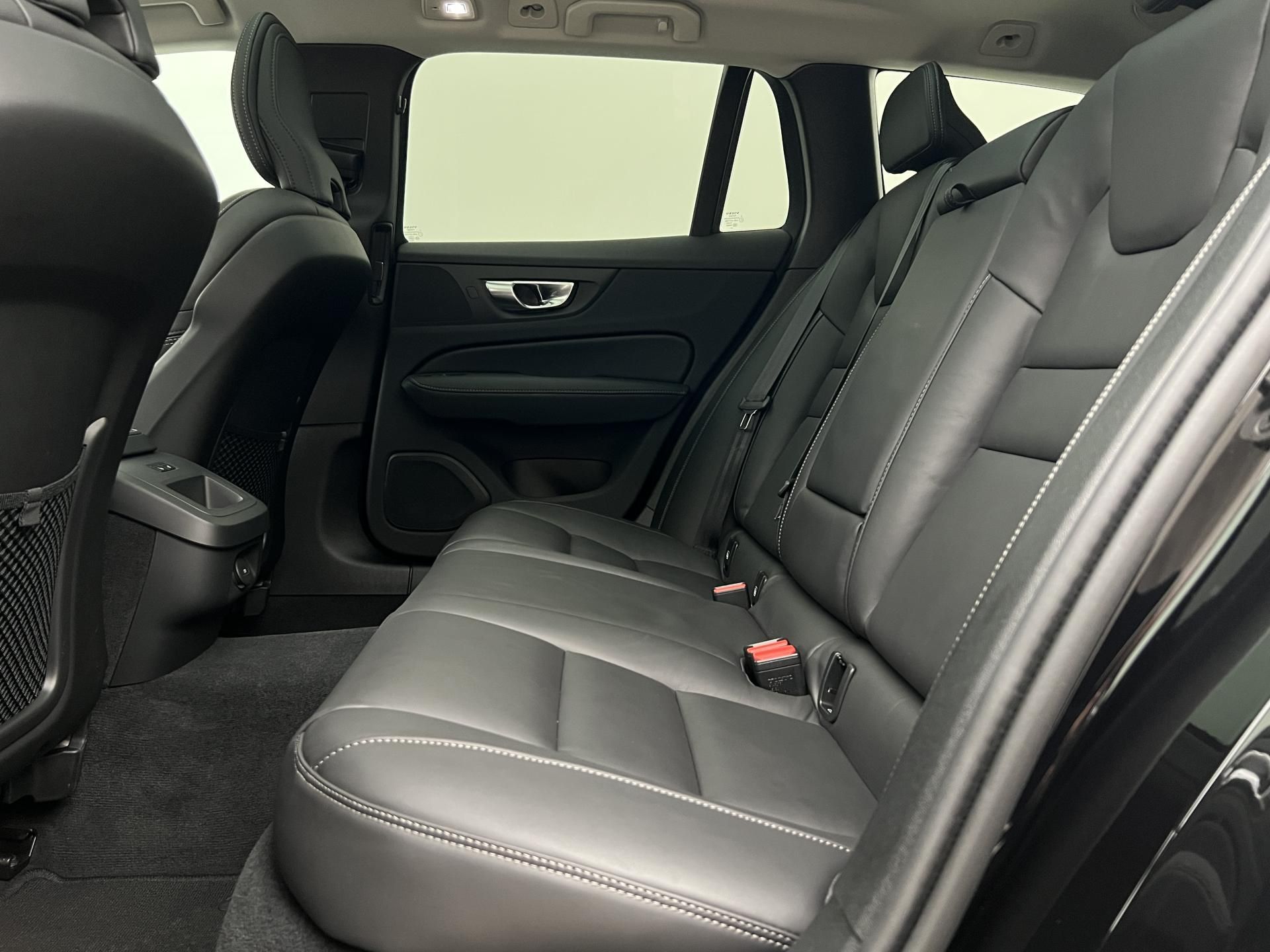 Volvo V60, B4 PLUS DARK AUT 1 MAJ. - fotka 6