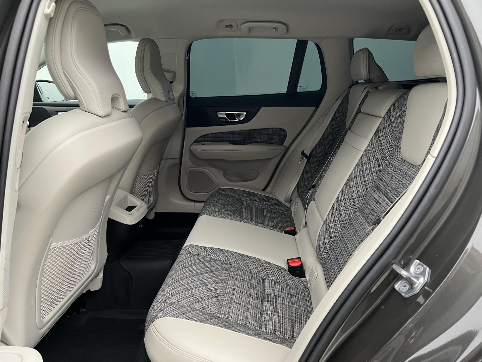 Volvo V60, D4 MOMENTUM AUT - fotka 6