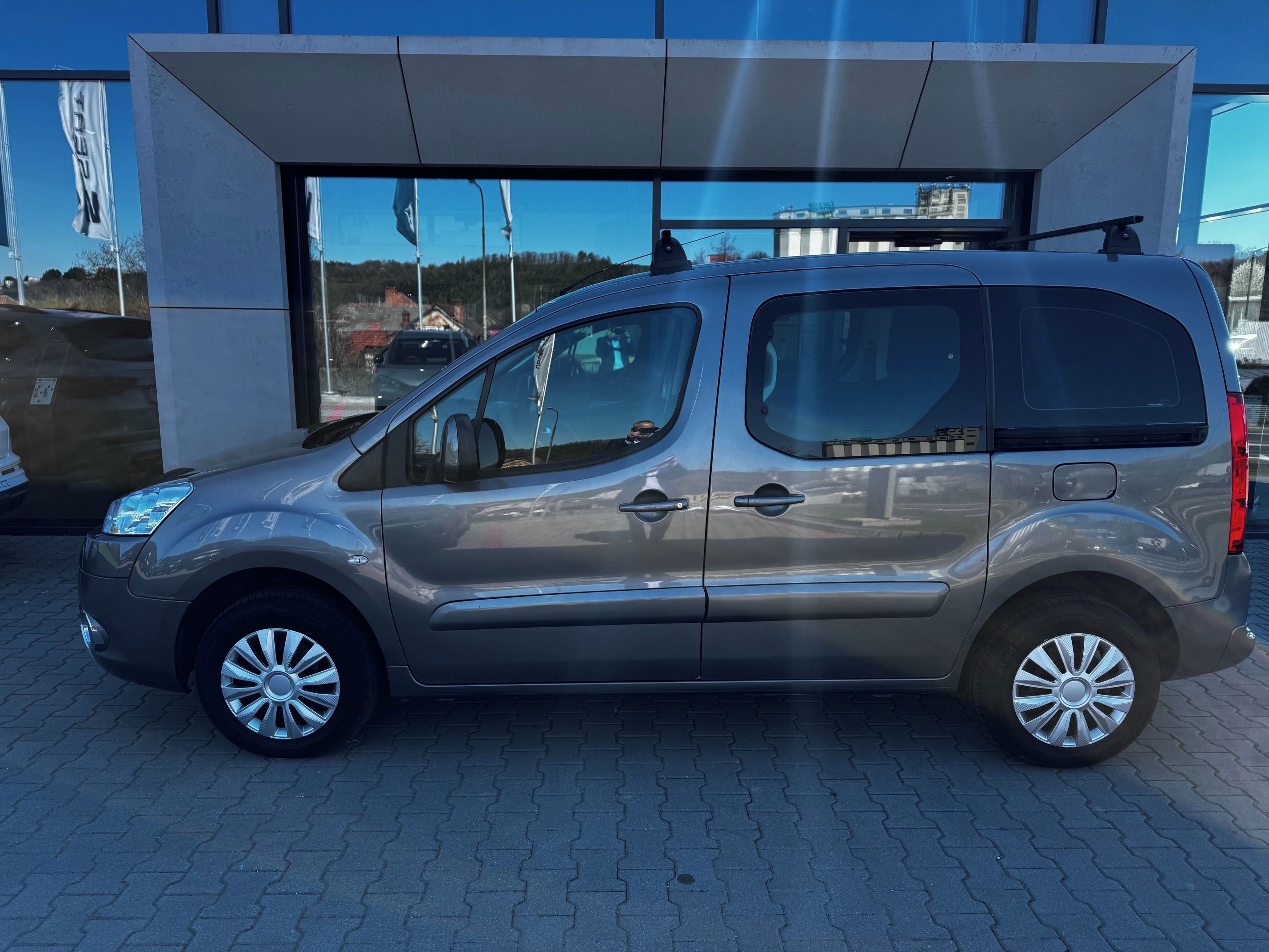 Peugeot Partner Tepee, Benzin 1.6i 66kW, Klima - fotka 4