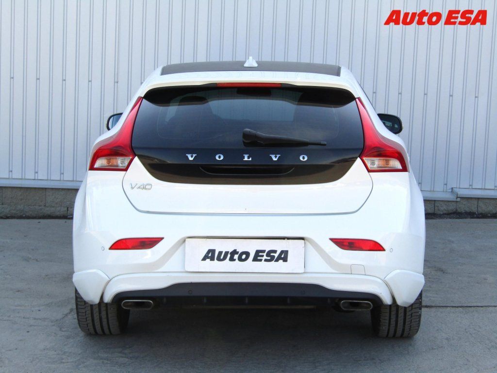 Volvo V40, 2.0D - fotka 5
