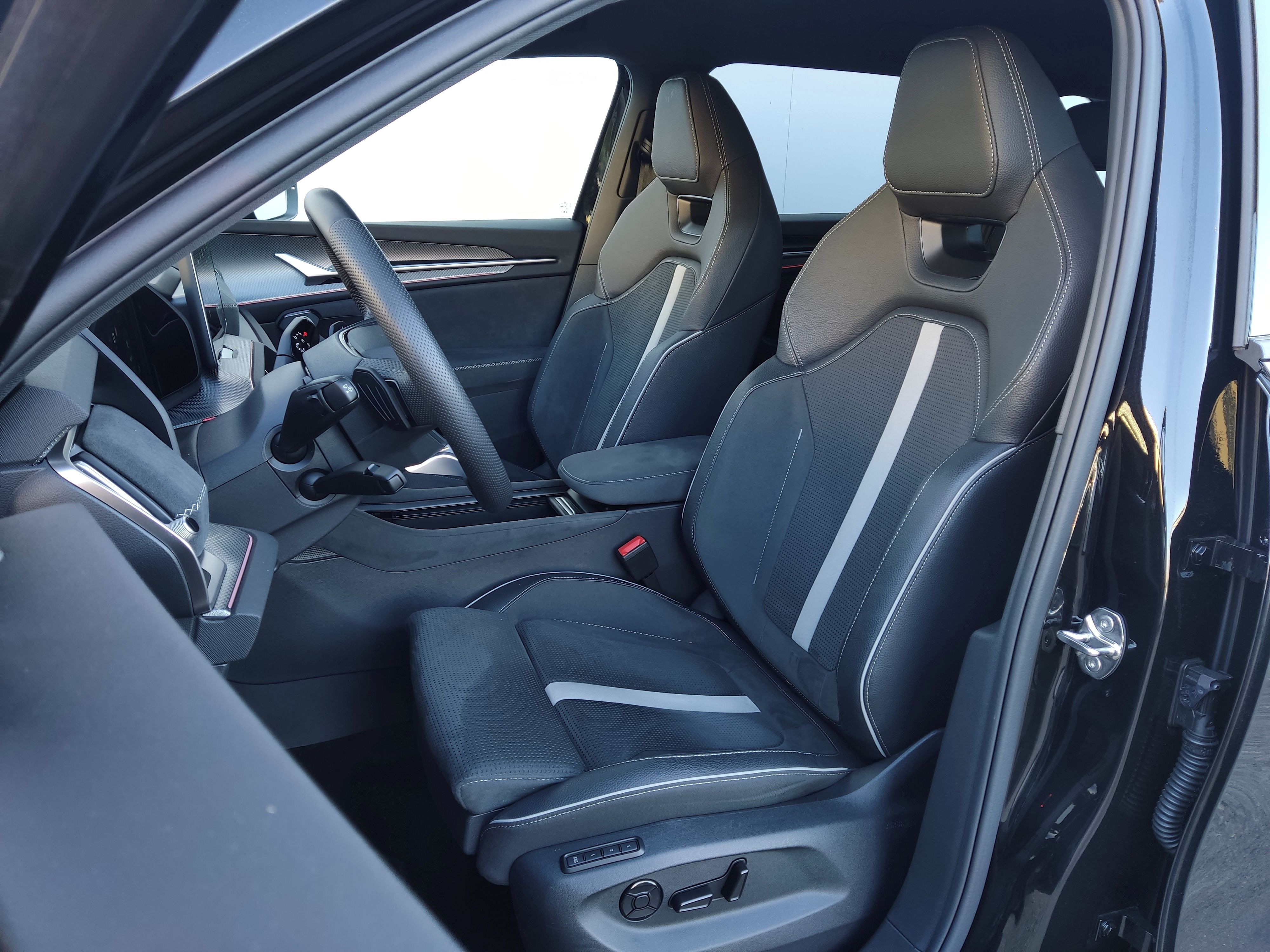 Škoda Kodiaq, 2.0 TDI DSG 4x4 Sportline - fotka 6