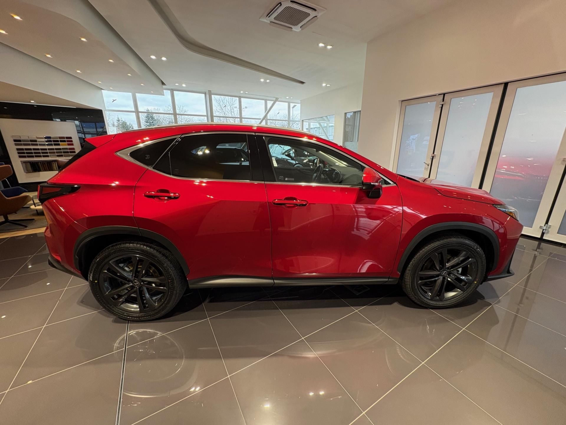 Lexus NX 350h, Executive Plus 4x4 - fotka 4