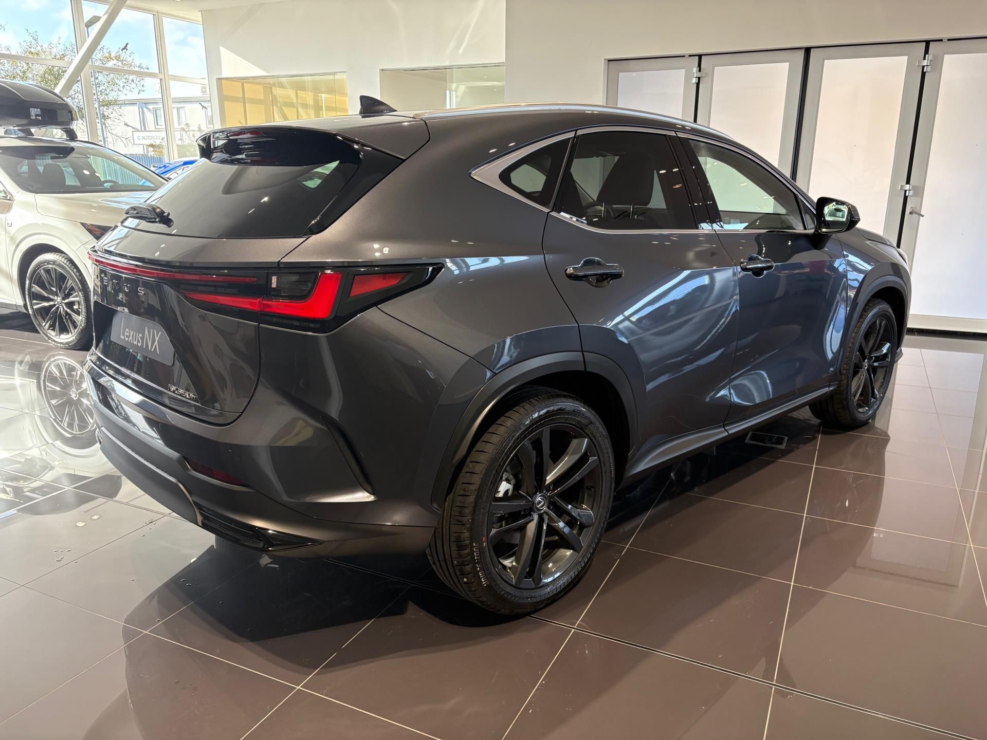 Lexus NX 350h, Prestige 4x4 - fotka 6