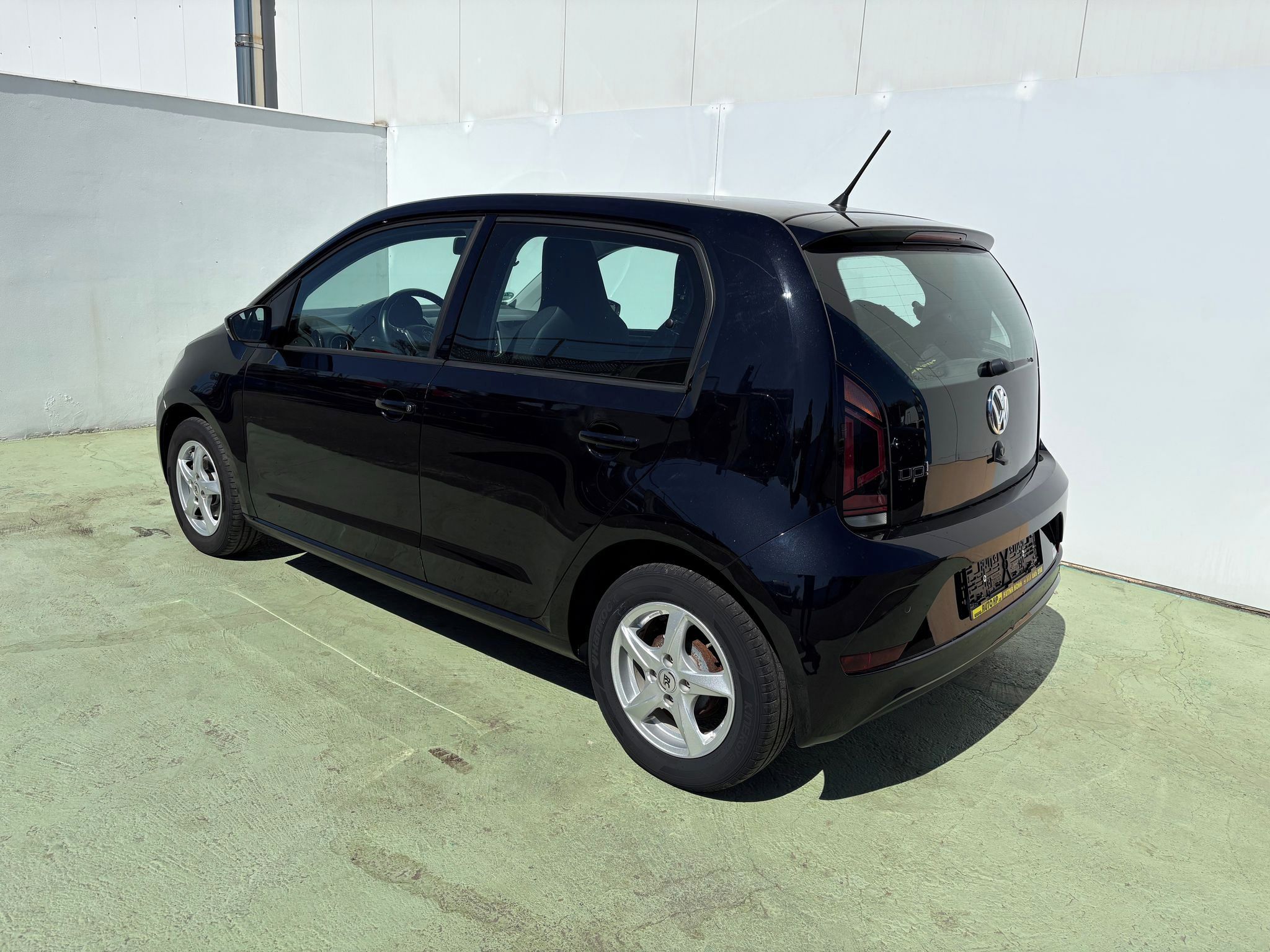Volkswagen Up!, 1.0, 55kW, Klima, Výhřevy - fotka 4