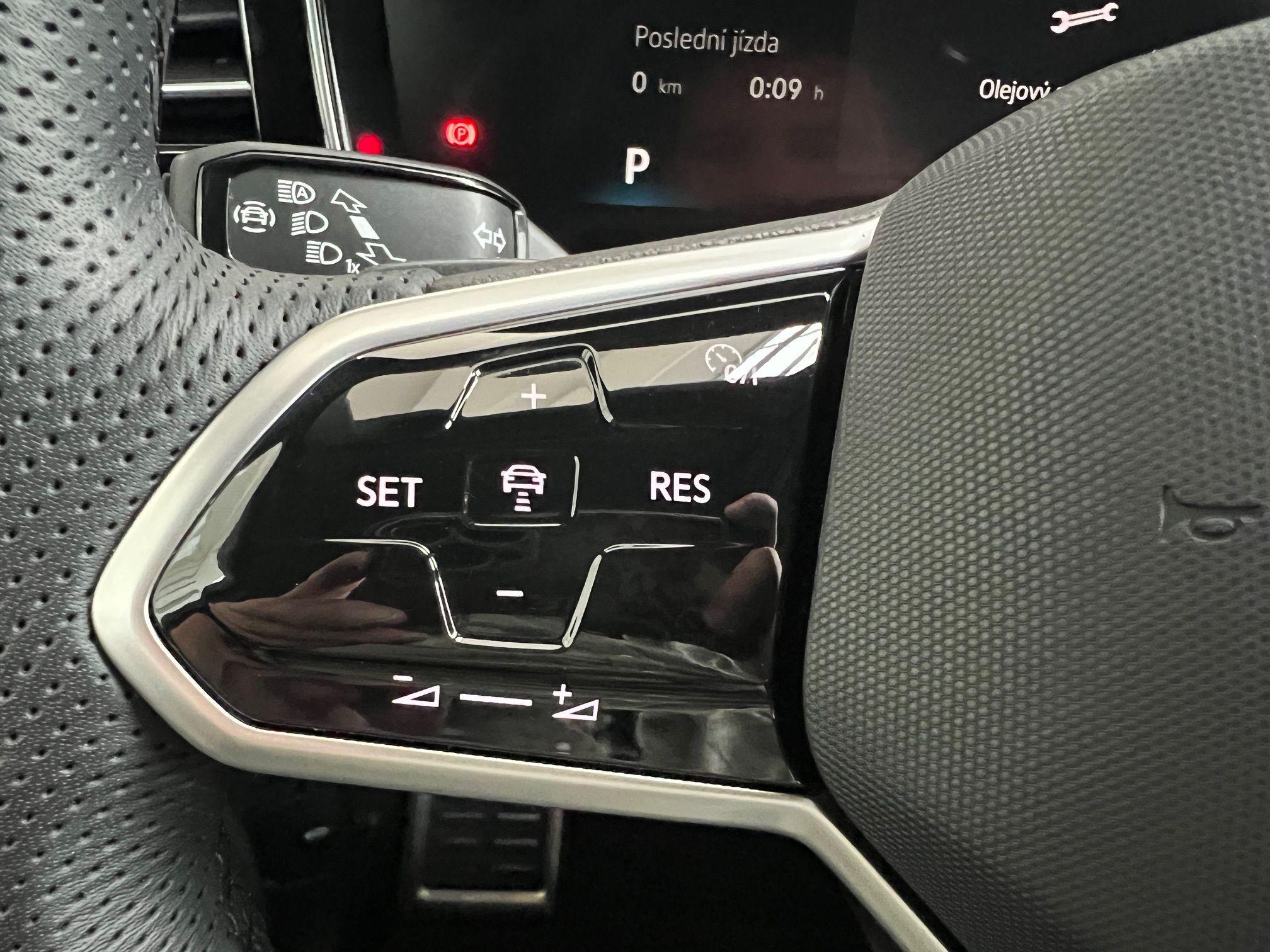 Volkswagen Touareg, R-line 3,0TDI 210kW - fotka 5