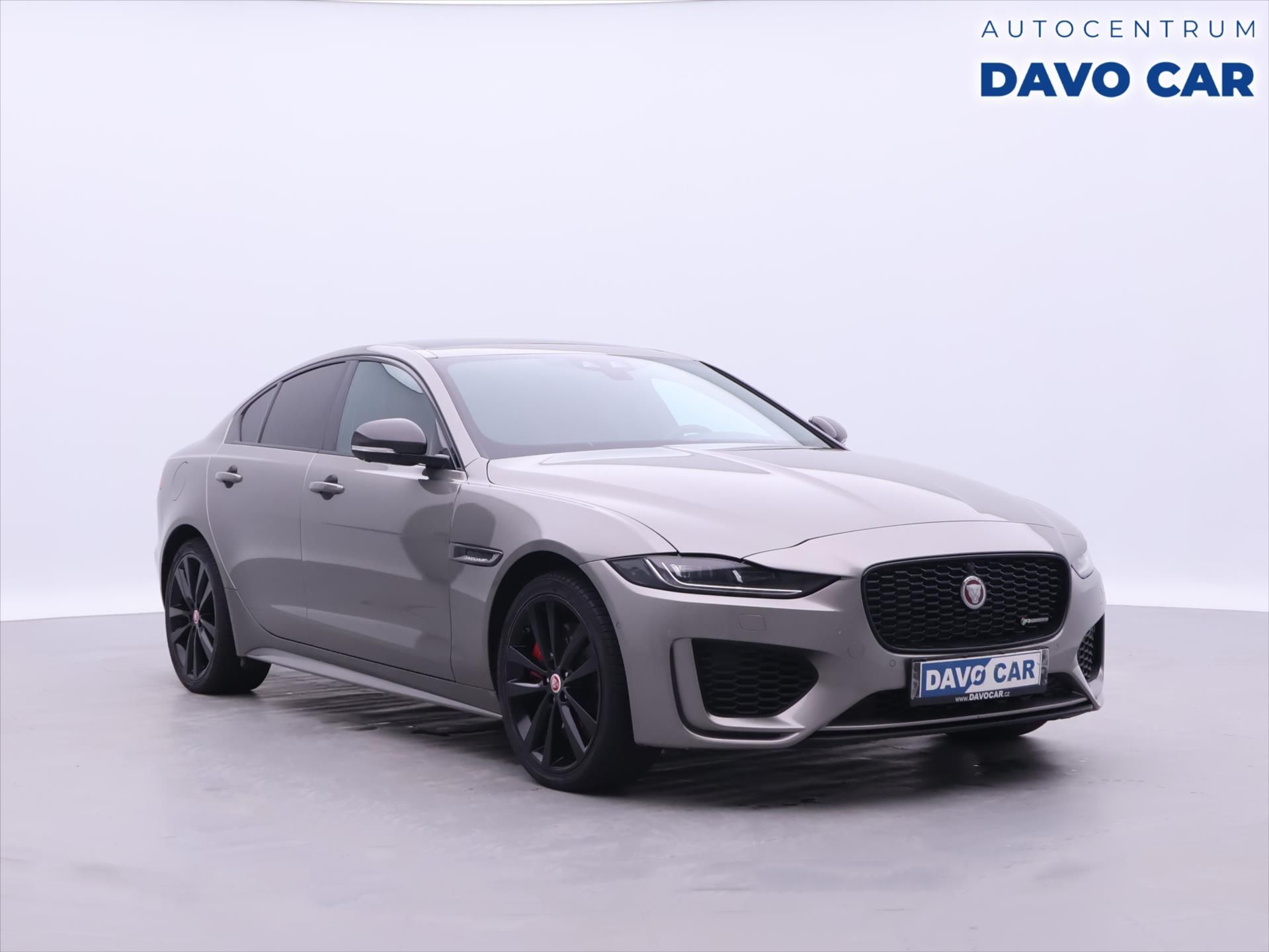 Jaguar XE, 2,0 P300 221kW R-Dynamic DPH