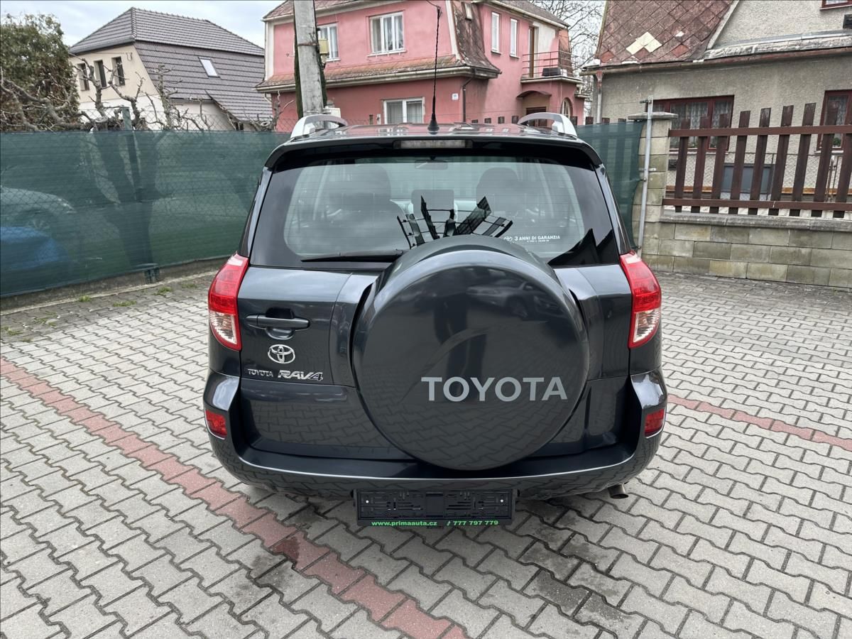 Toyota Rav4, 2,2 D-4D BEZ KOROZE PO SERVISE - fotka 4
