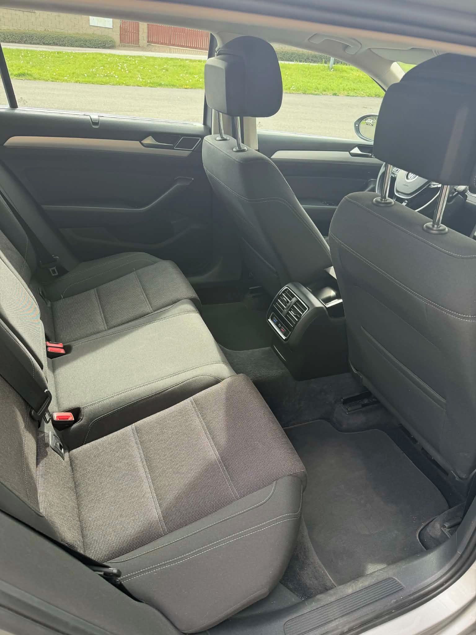 Volkswagen Passat, 1.6 TDI - servisováno - fotka 6
