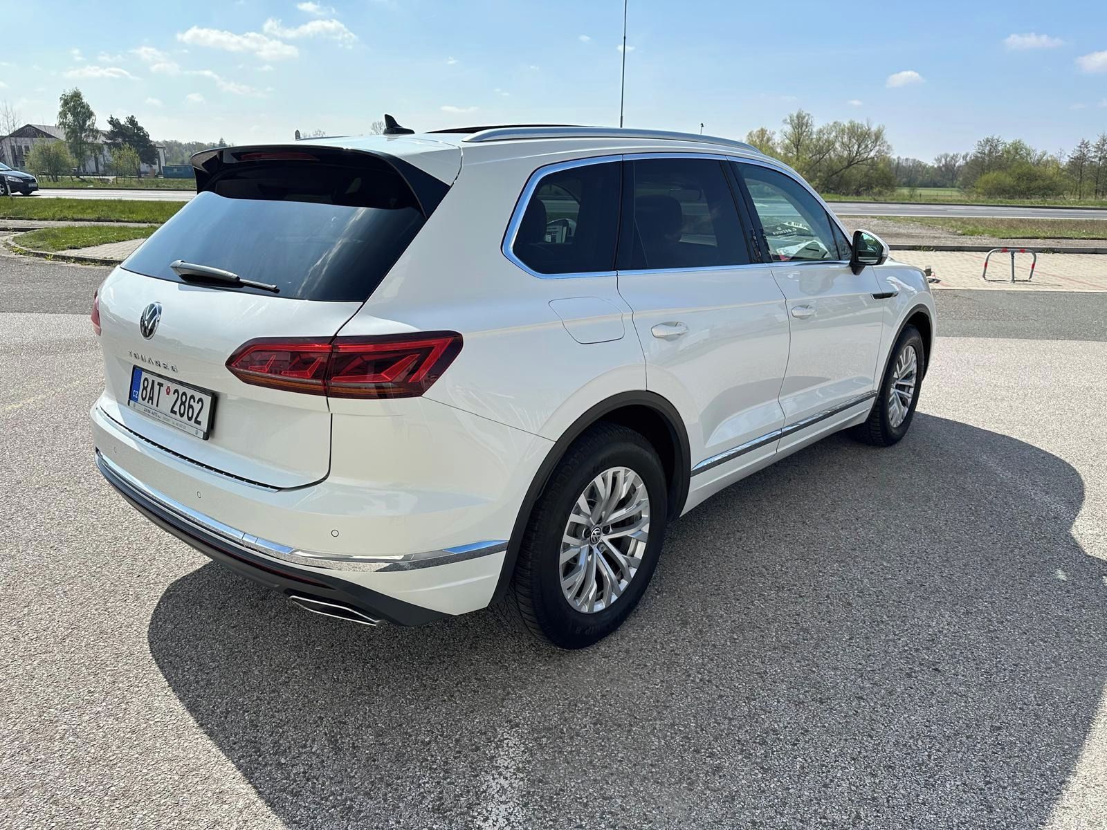 Volkswagen Touareg, Elegance 3.0 V6 210kW Čr - fotka 6