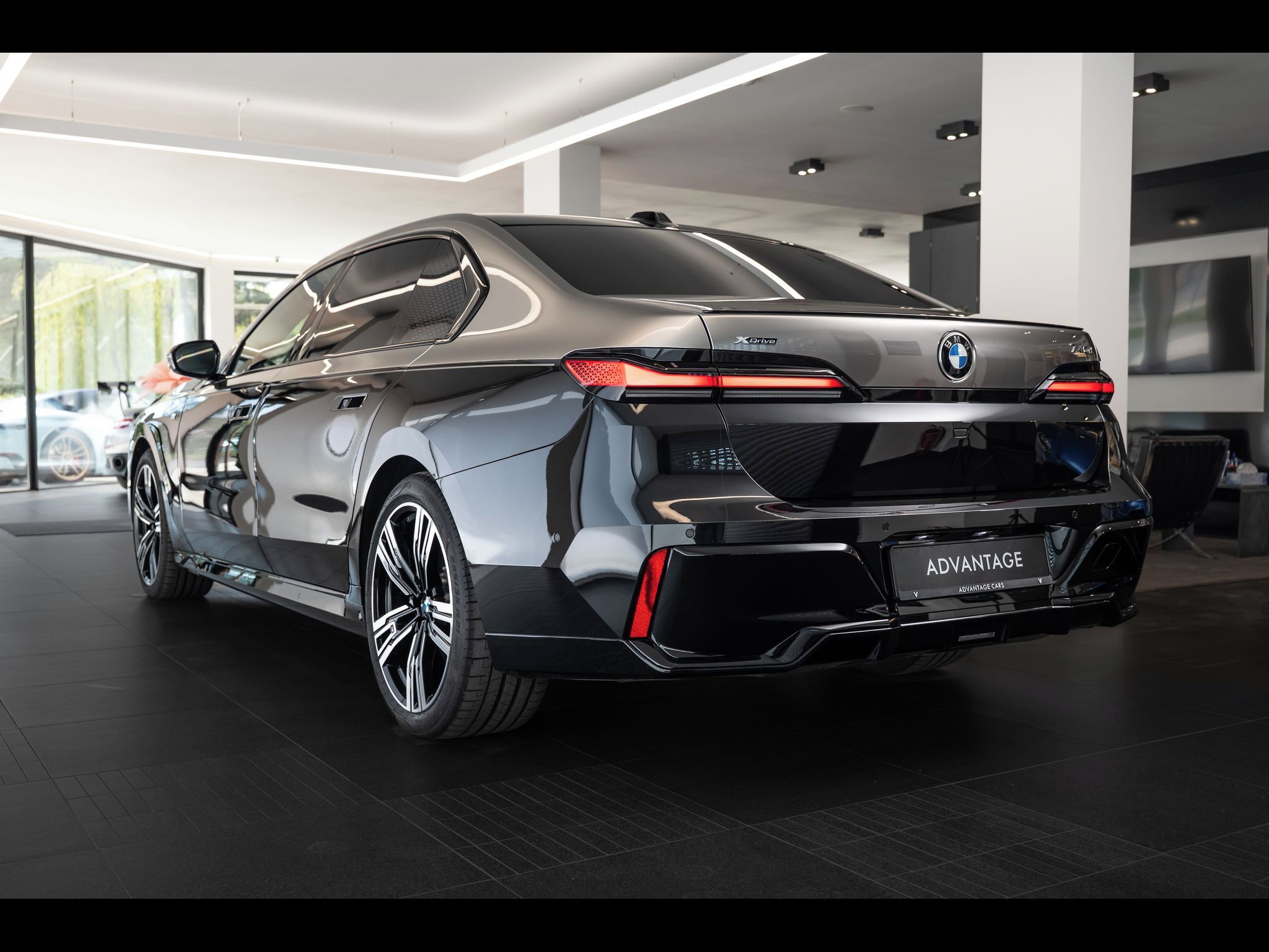 BMW Řada 7, d xDrive / M sport Pro/B&O/360 - fotka 4