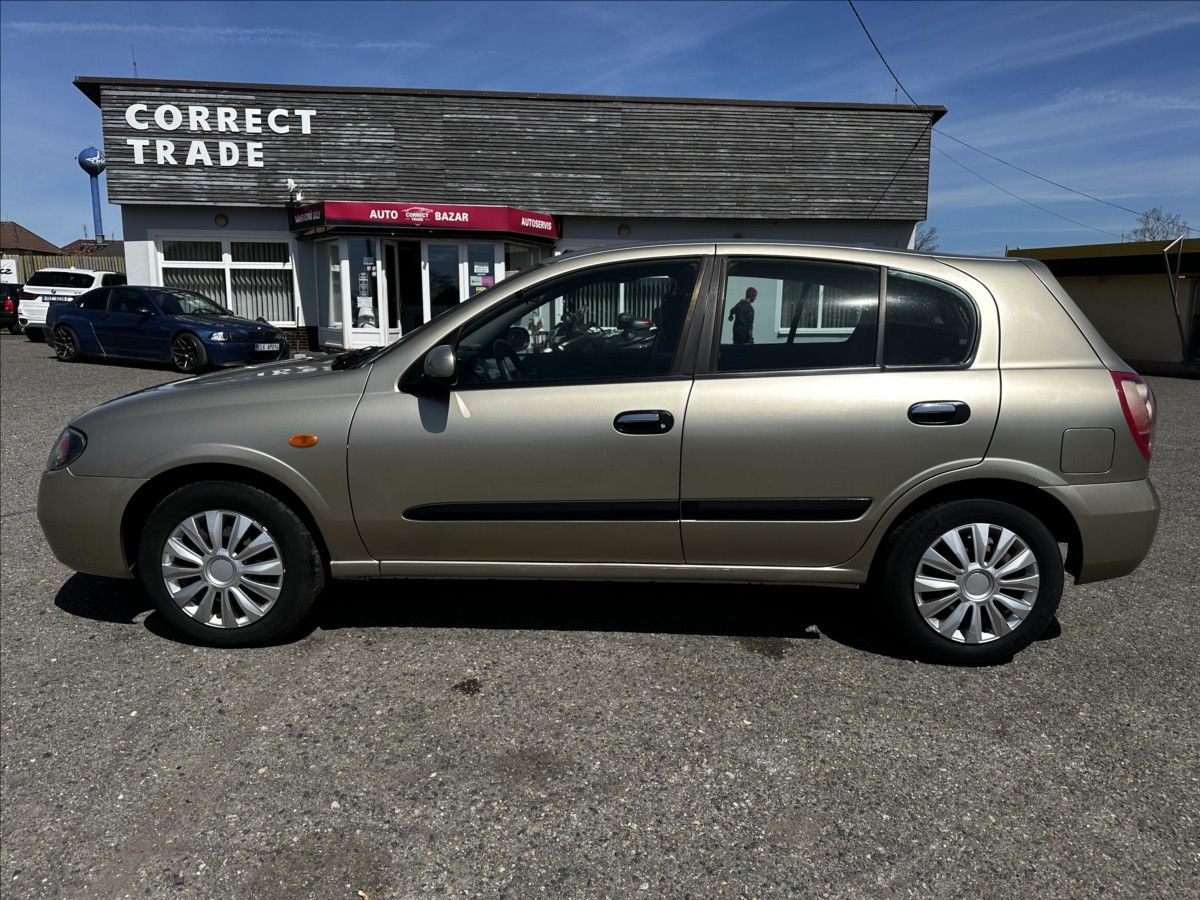 Nissan Almera, 1,5 i-AUT.KLIMA-MÁLO KM - fotka 2