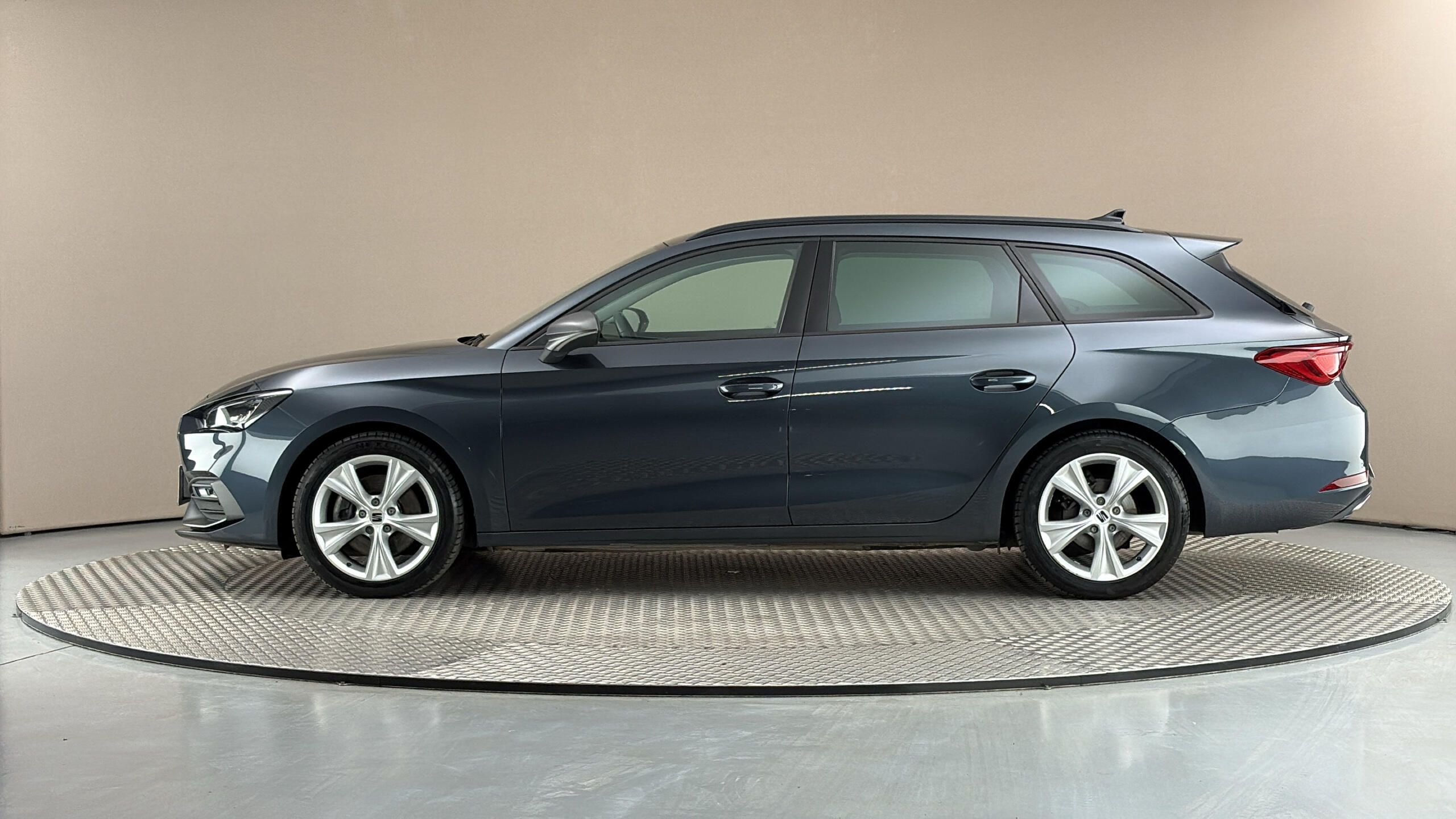 Seat Leon, 2.0 TDI DSG FR Sportstourer - fotka 4
