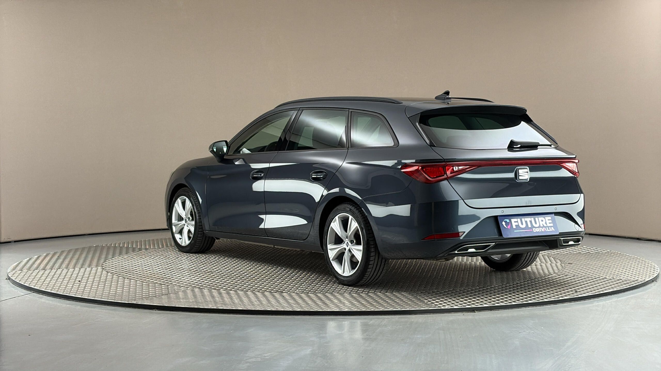 Seat Leon, 2.0 TDI DSG FR Sportstourer - fotka 2