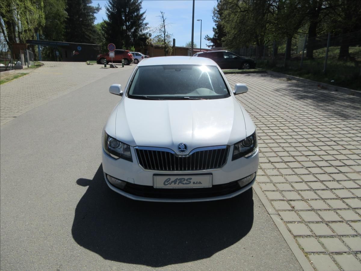 Škoda Superb, 2,0 TDi 103 Kw, Xenon, Vyhř. N - fotka 3