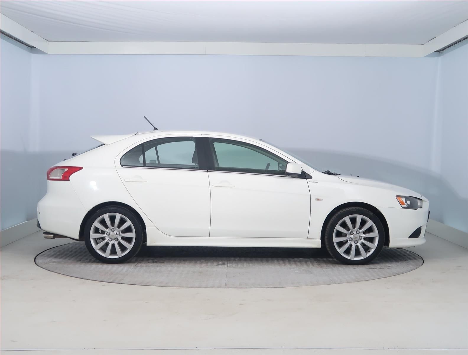 Mitsubishi Lancer, 1.8 MIVEC, Automatická klima - fotka 6