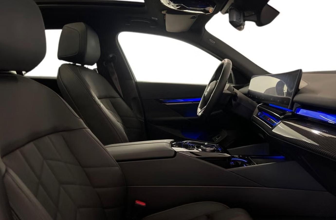 BMW i5, M60 xDrive M 360k HuD Panorama - fotka 6