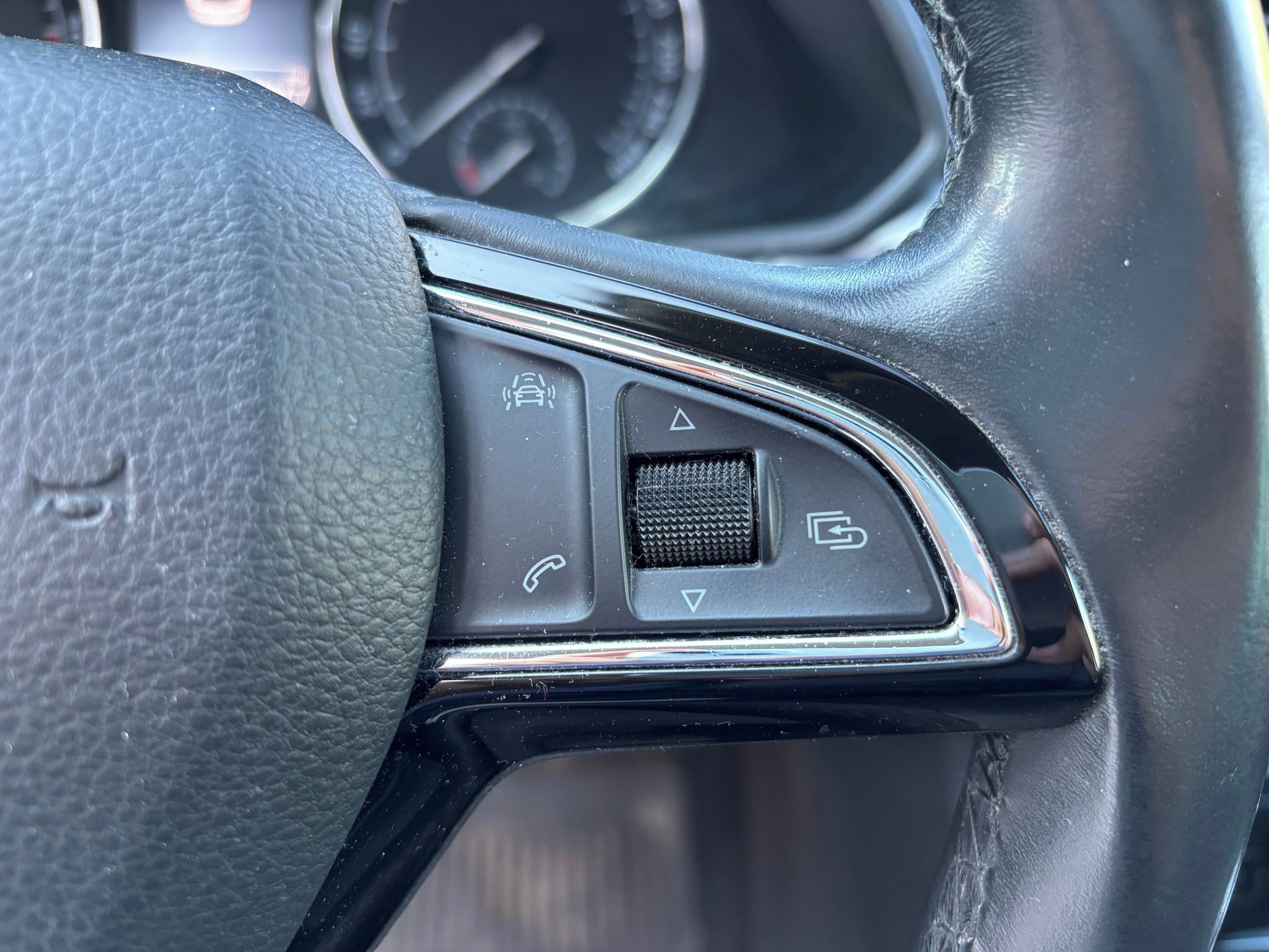 Škoda Superb, Style  2,0TDI 110kW Tažné - fotka 6