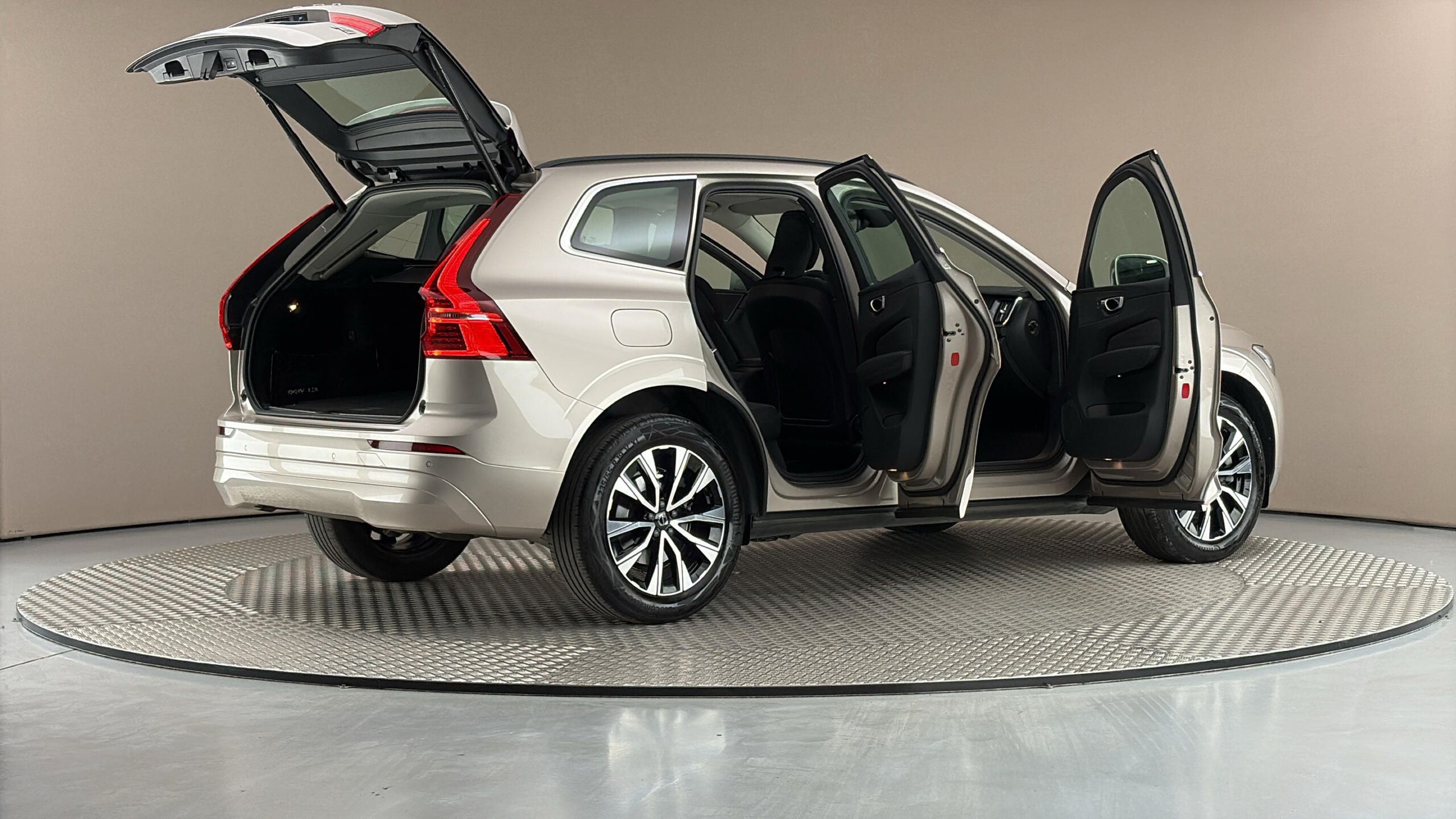 Volvo XC60, 2.0 B4 AUT AWD Core - fotka 6