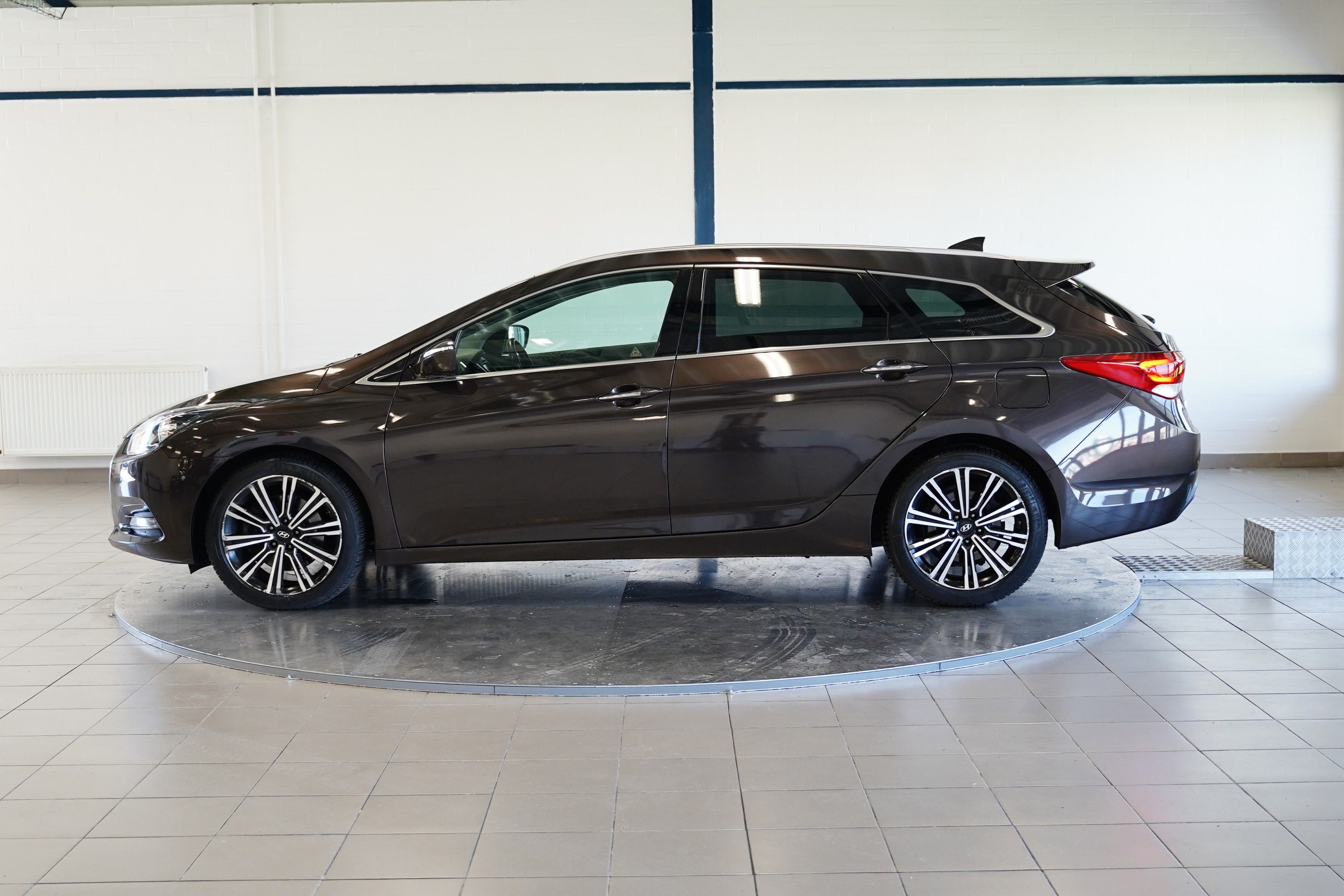 Hyundai i40, 1.7 CRDI 104 kW Premium - fotka 3