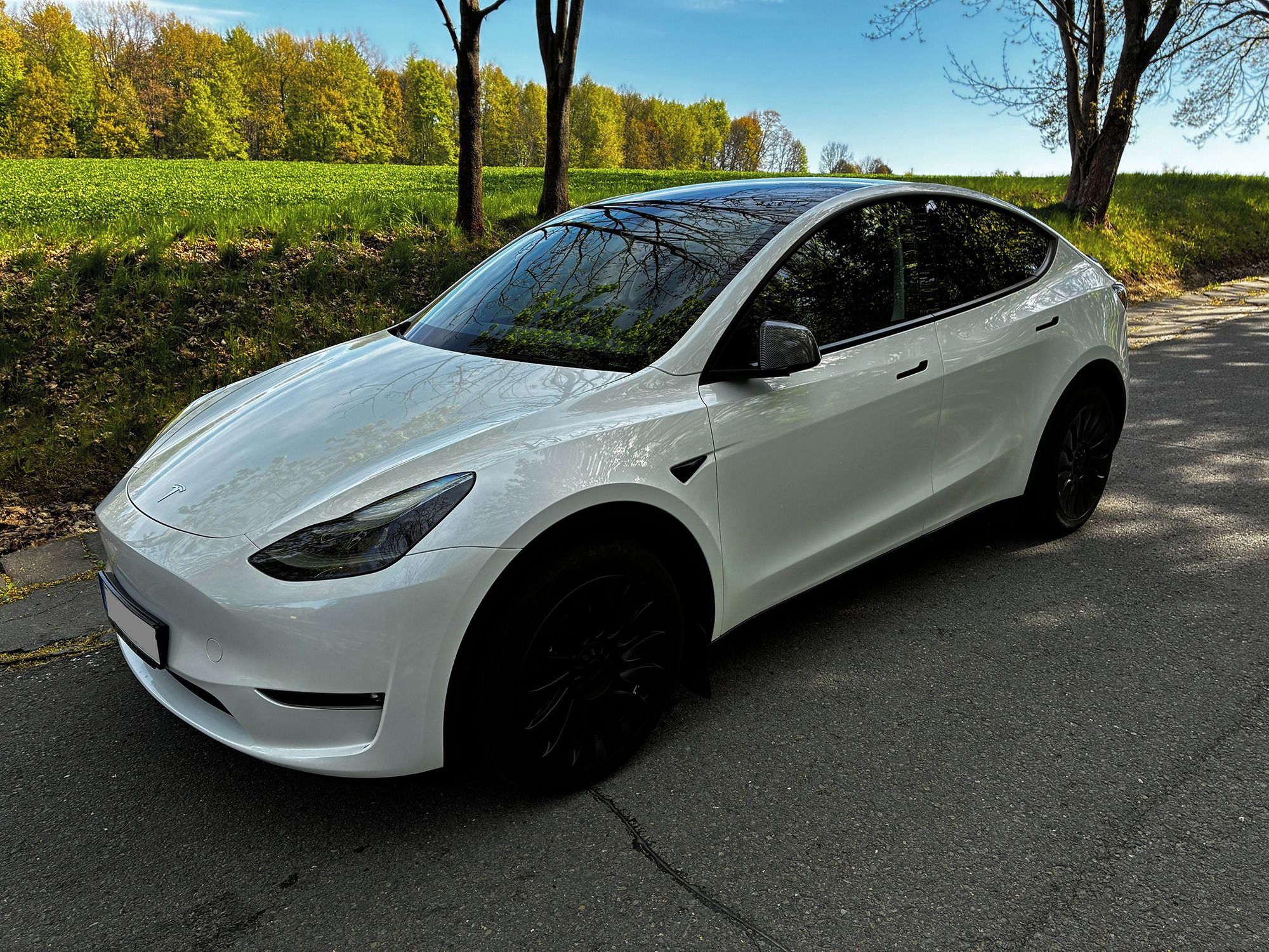 Tesla Model Y, Long Range s pohonem všech kol - fotka 2