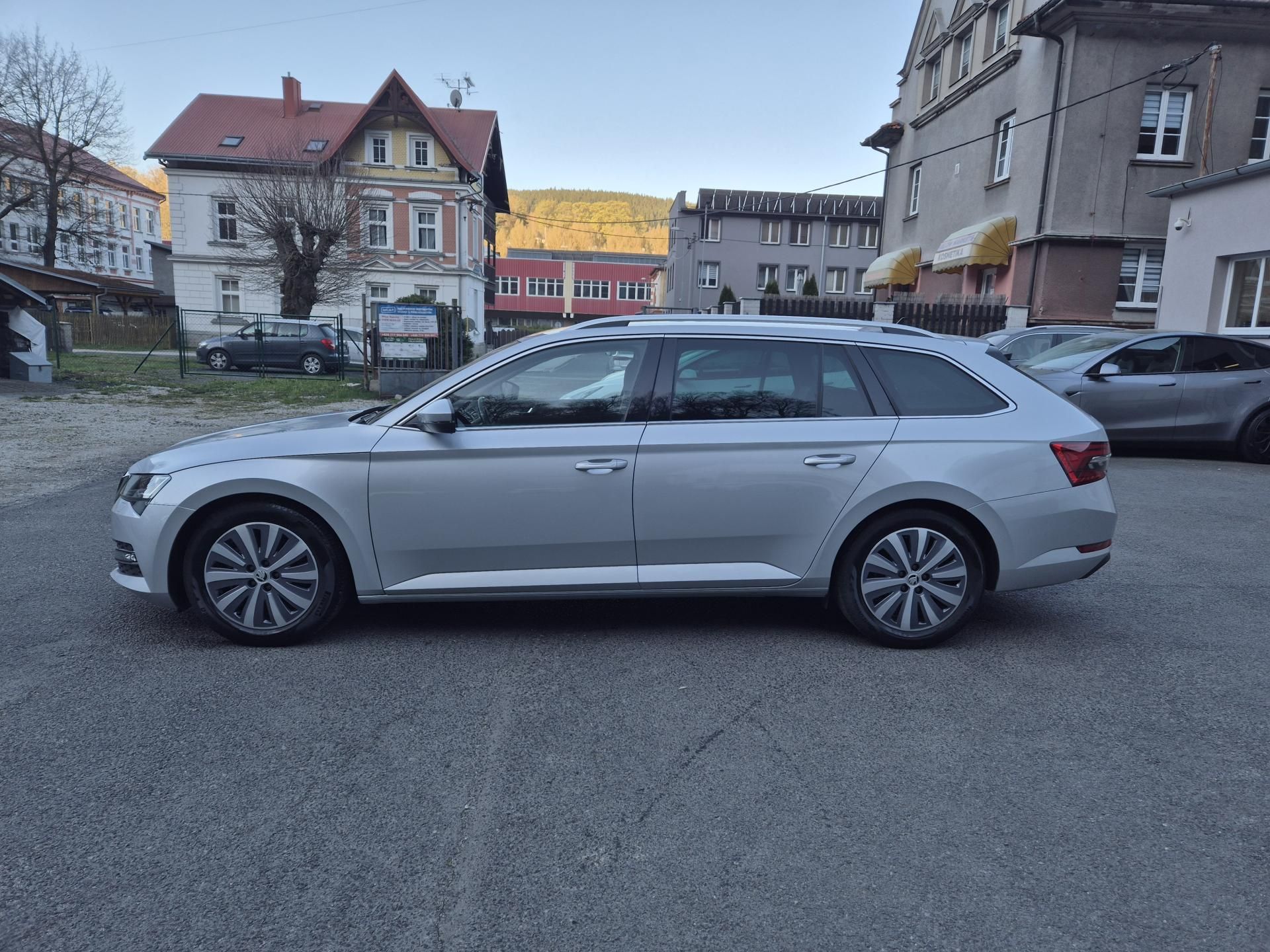 Škoda Superb, Combi 2,0TDi 147kw DSG 17ALU - fotka 6
