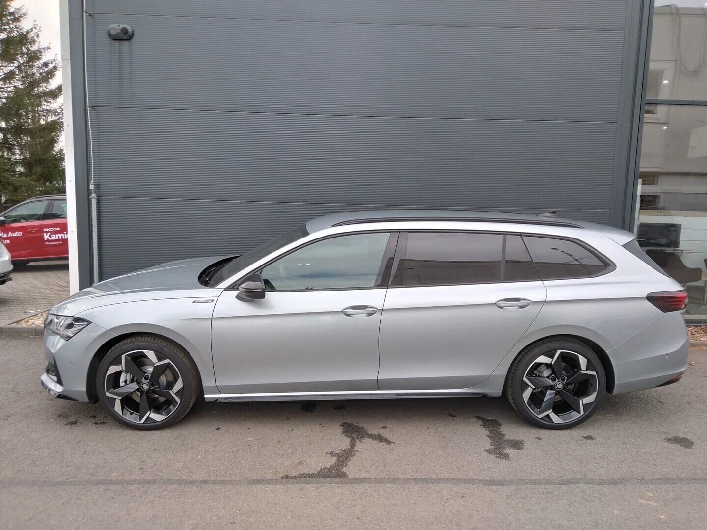 Škoda Superb, Combi Sportline 2,0 TDI 4x4 14 - fotka 2