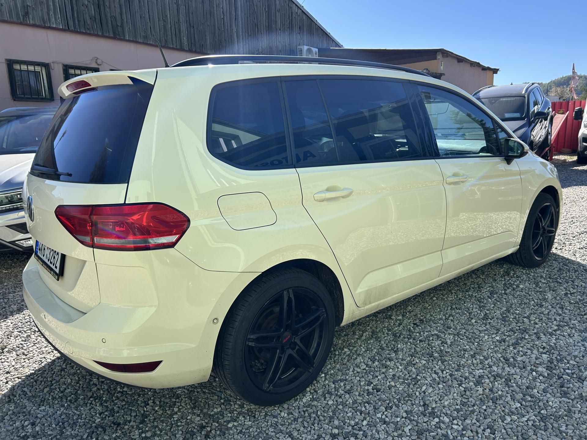 Volkswagen Touran - fotka 6