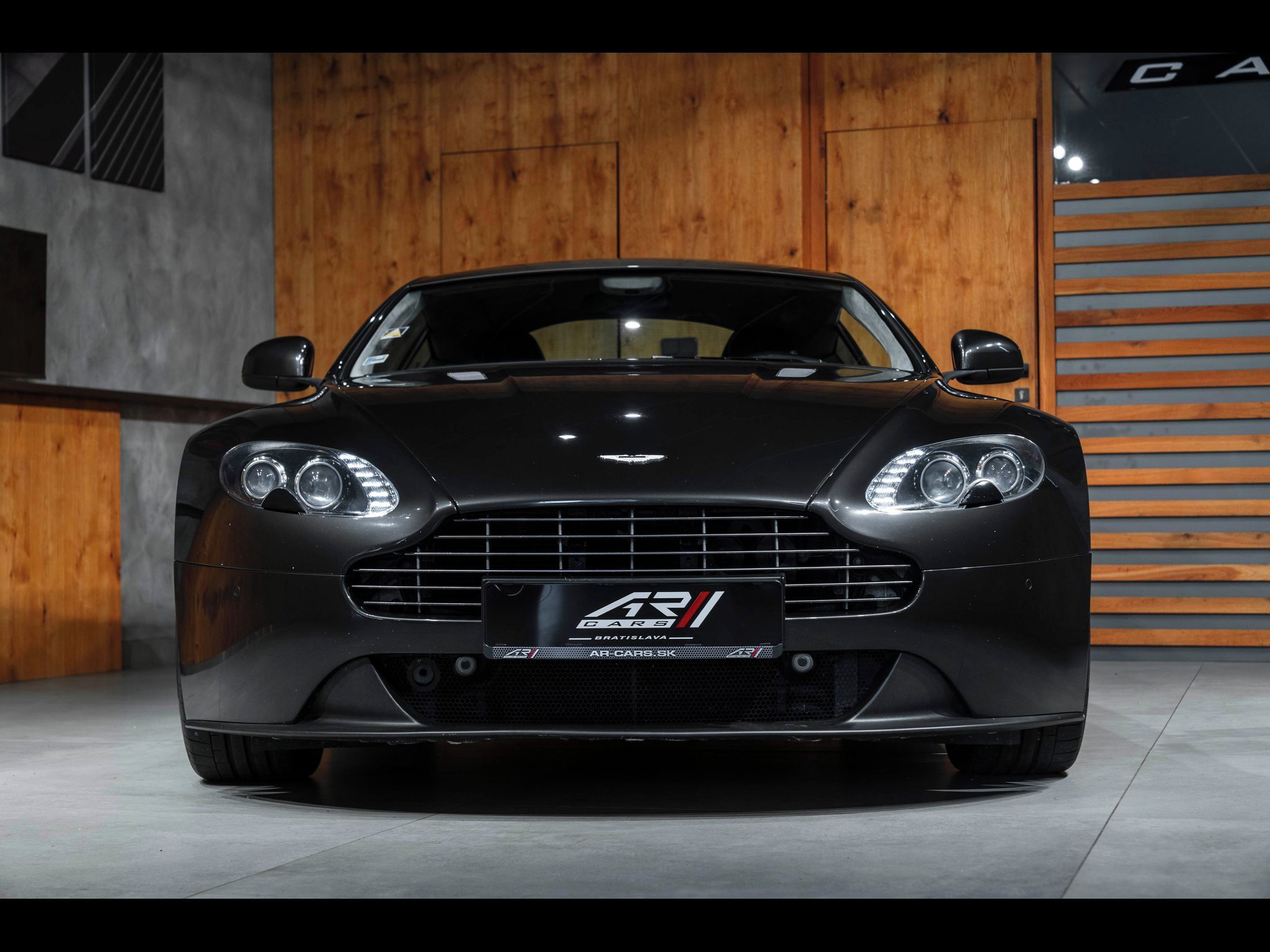 Aston Martin V8 Vantage - fotka 3