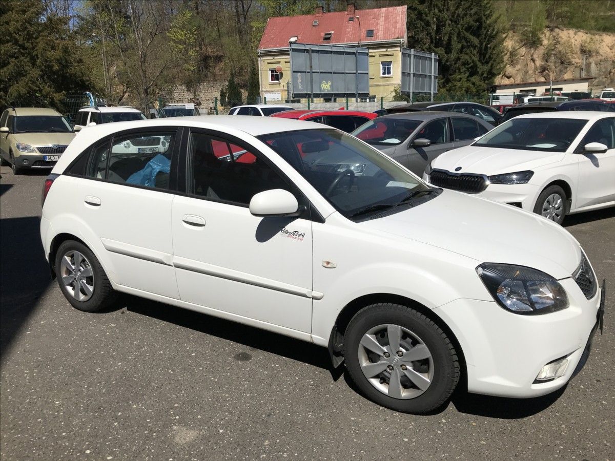 Kia Rio, 1,4 i 71kW 5dv. AC - fotka 4