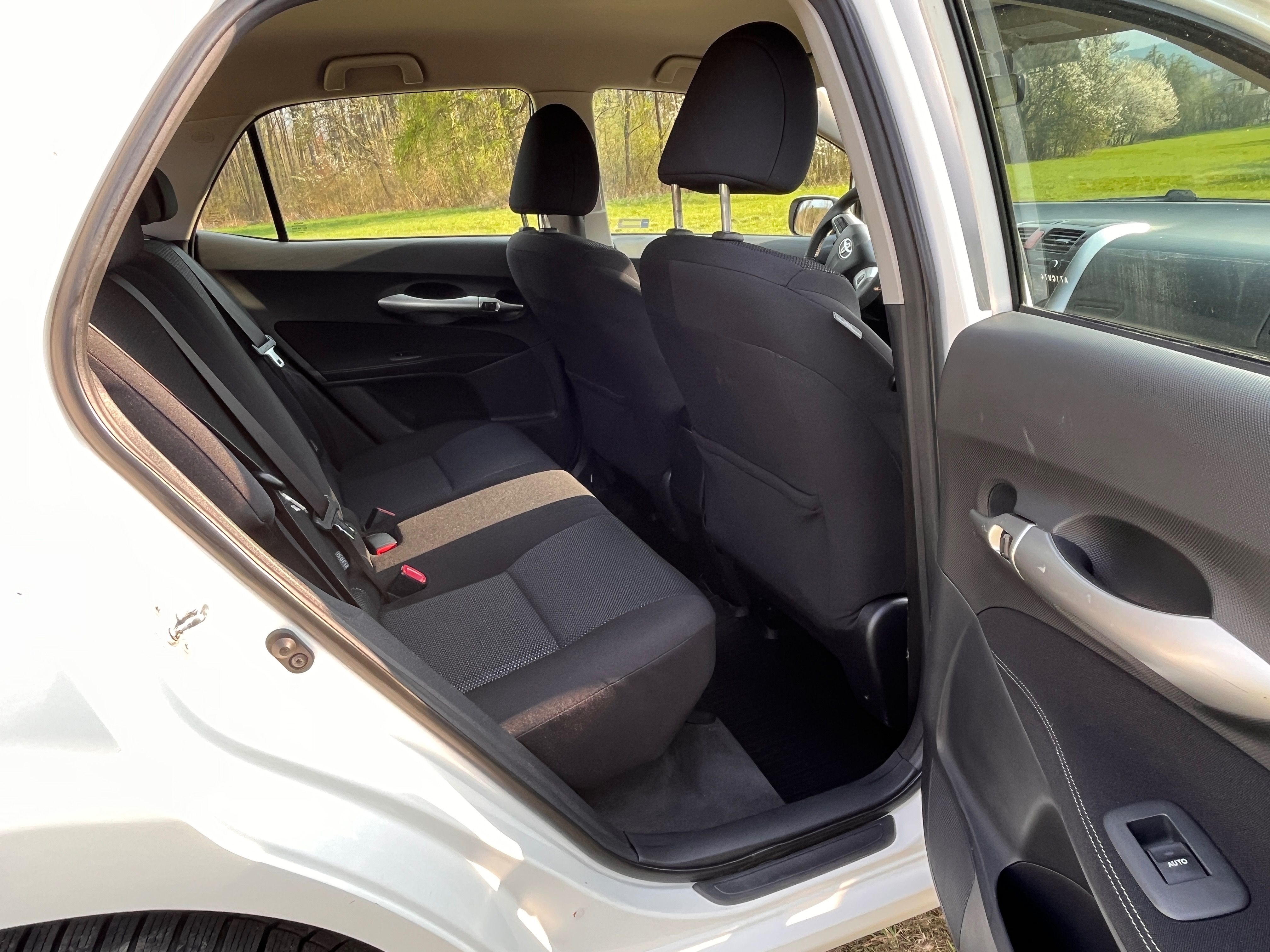 Toyota Auris, 1,8 hybrid, servisováno - fotka 5