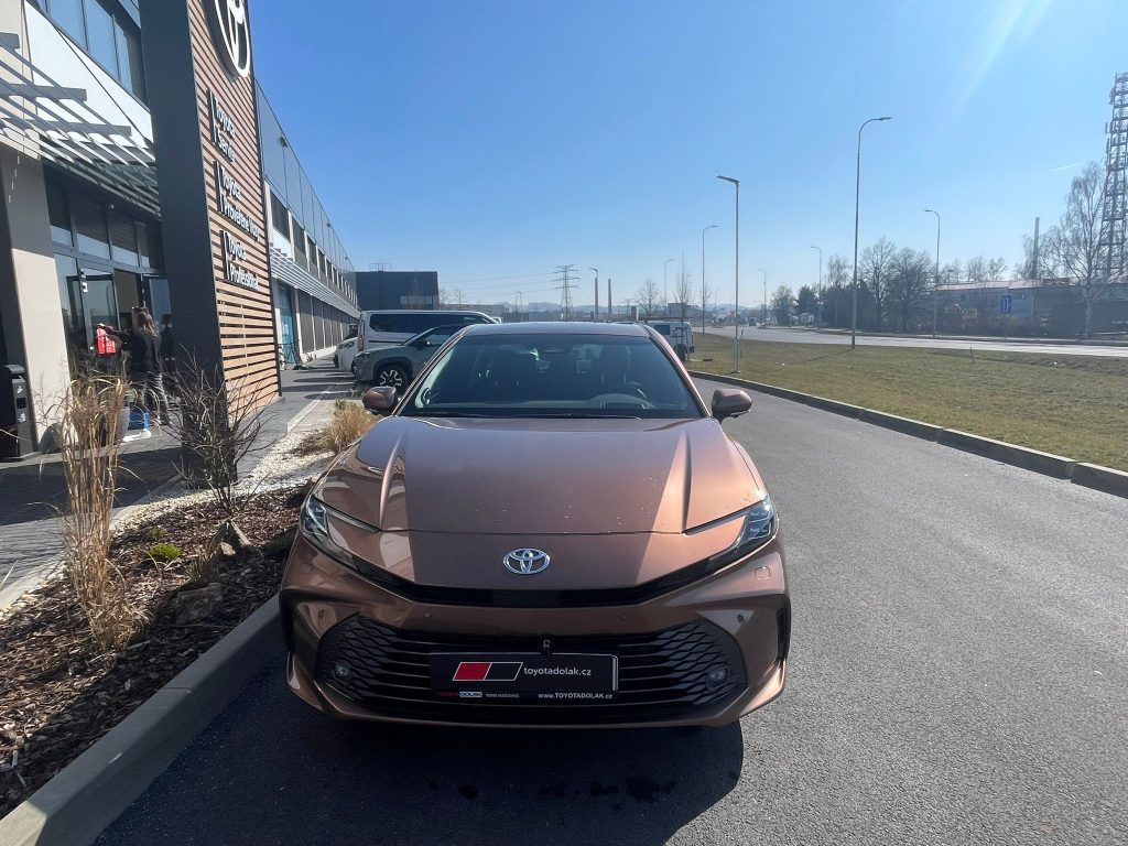 Toyota Camry, 2.5 TNGA HEV automat - fotka 4