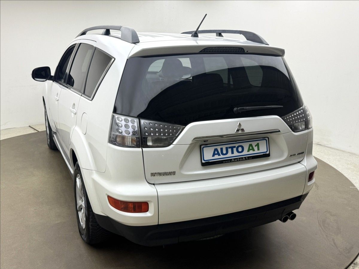 Mitsubishi Outlander, 2,2 4WD AUTOMAT VÝHŘEV KAMERA - fotka 6