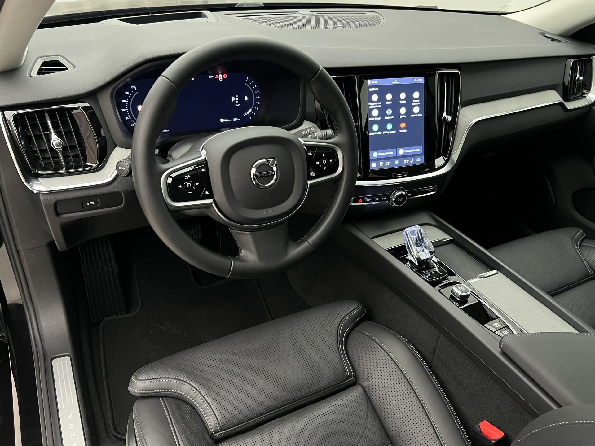 Volvo V60, B4 PLUS DARK AUT 1 MAJ. - fotka 4