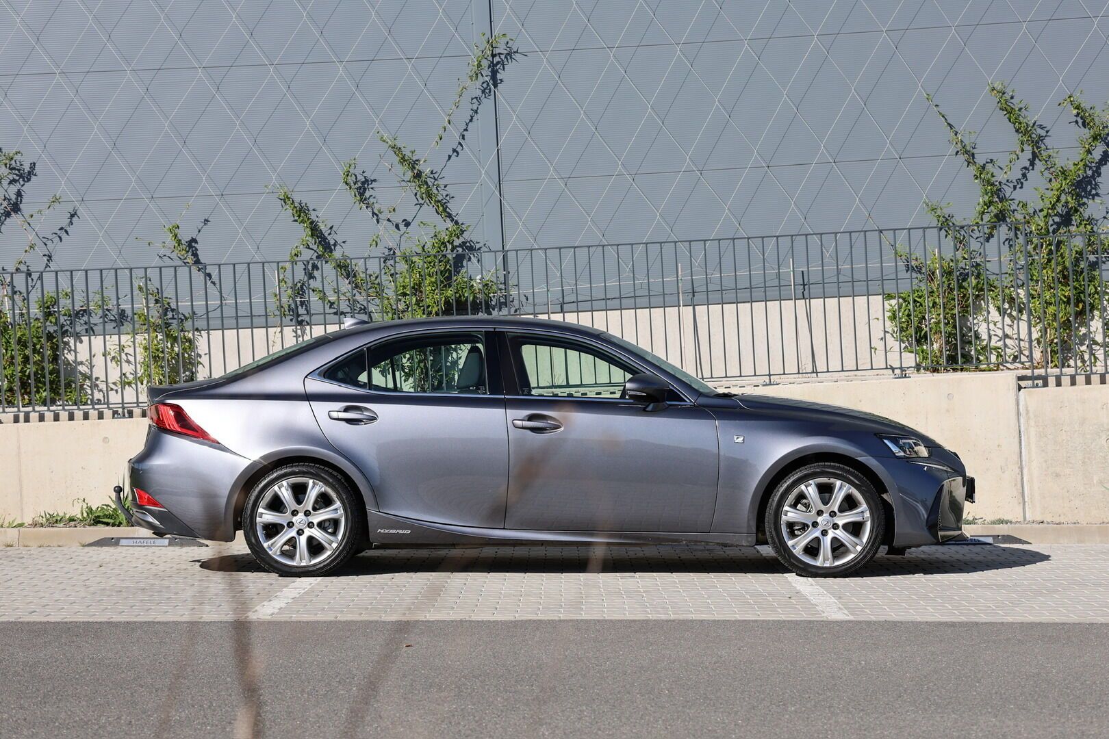 Lexus IS, 300h  2,5 HEV F SPORT - fotka 5
