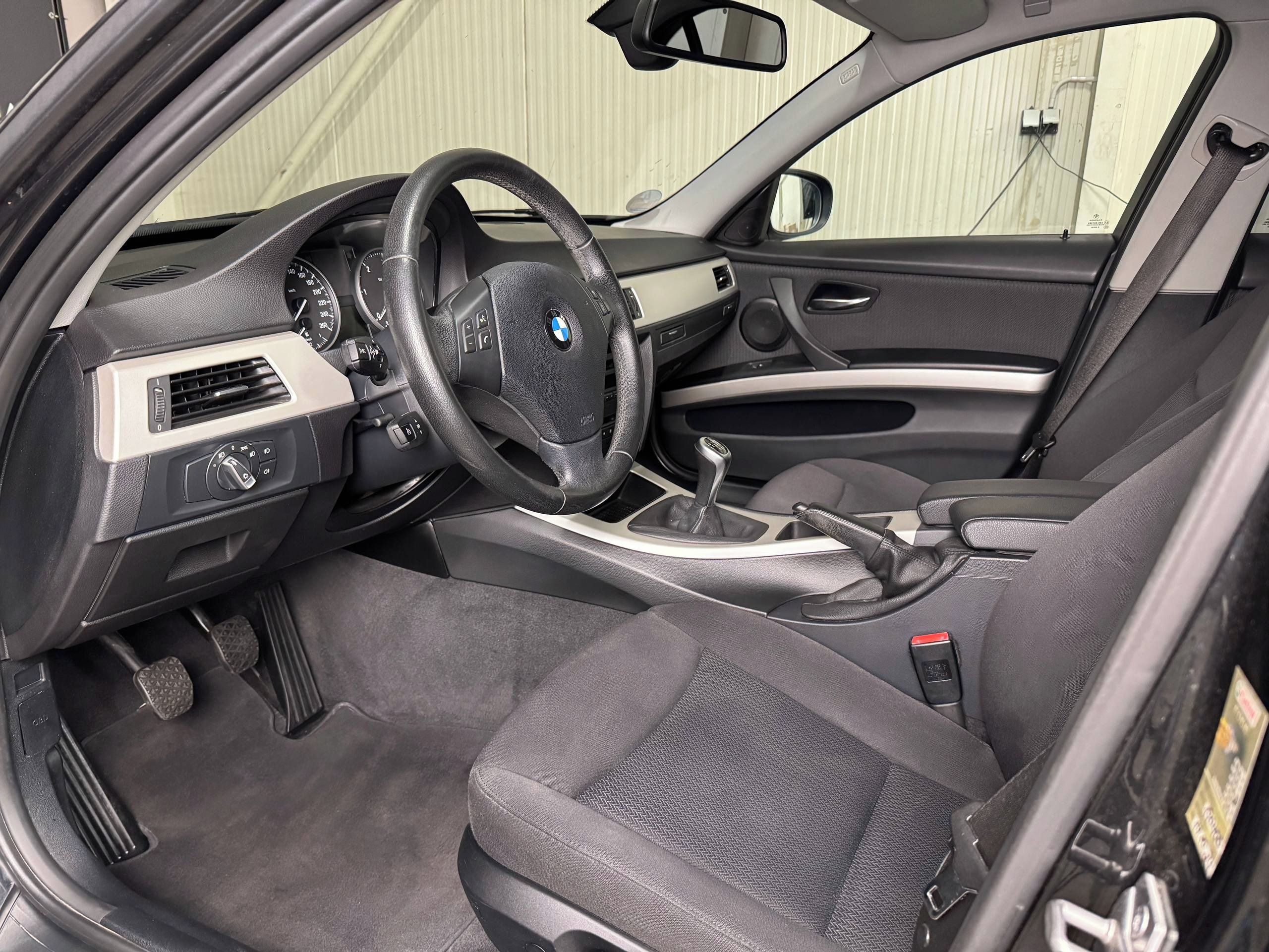 BMW Řada 3, 318d E90 LCI 105kw Aut. klima - fotka 5
