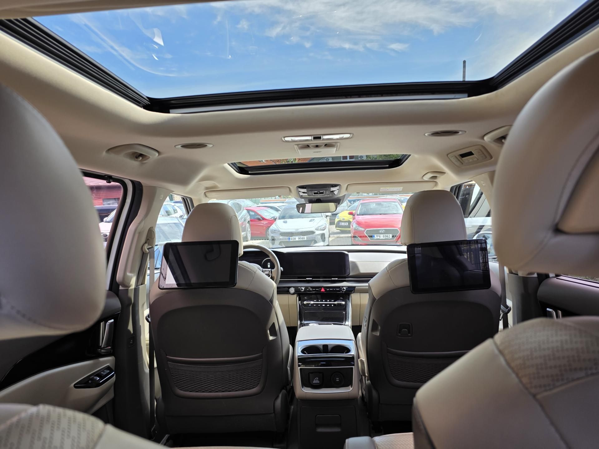 Kia Carnival, 2.2-7míst-TOP VÝBAVA-2xLCD - fotka 2