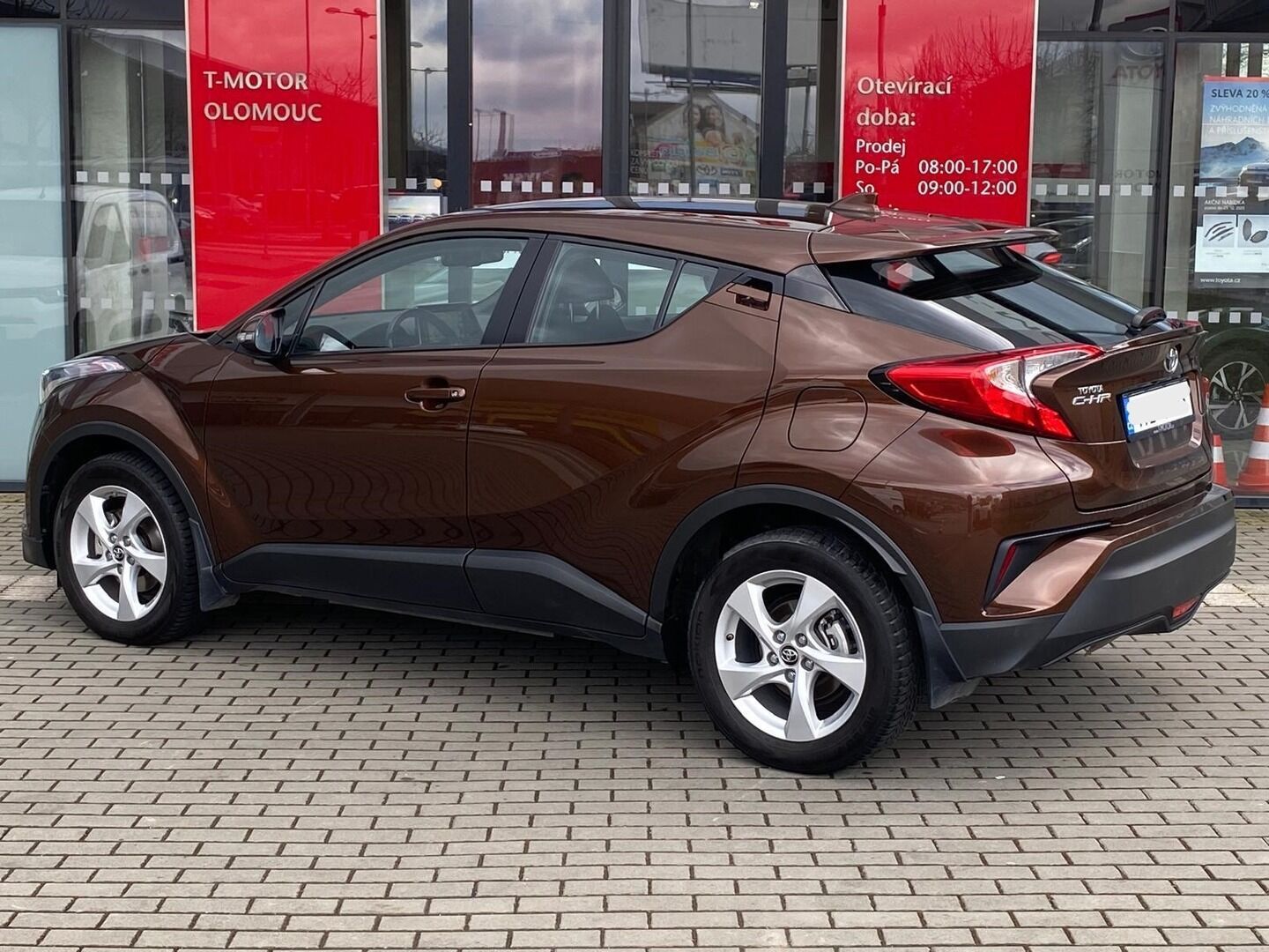 Toyota C-HR, 1.2 T Active - fotka 2